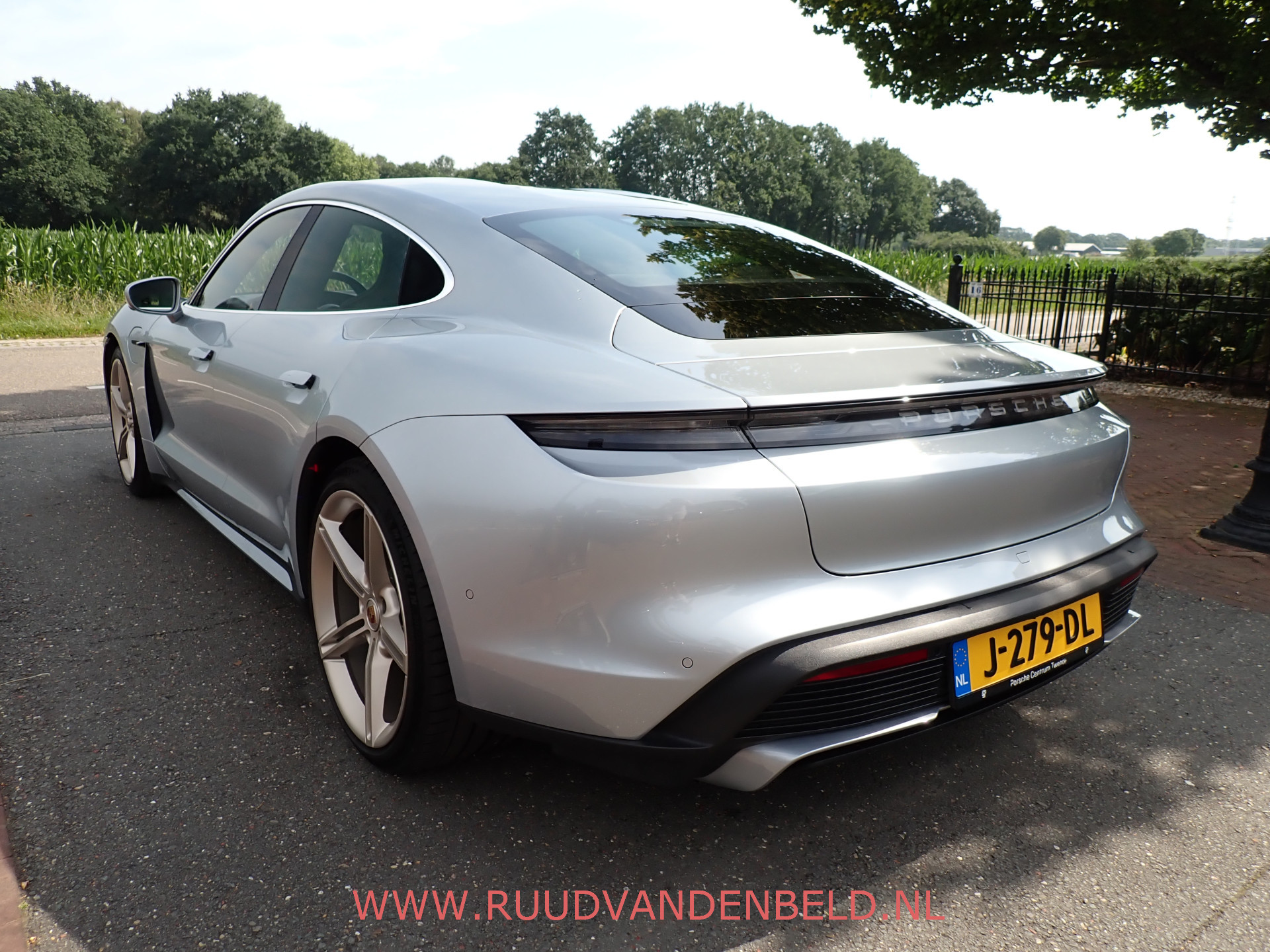 Foto van Porsche Taycan Turbo