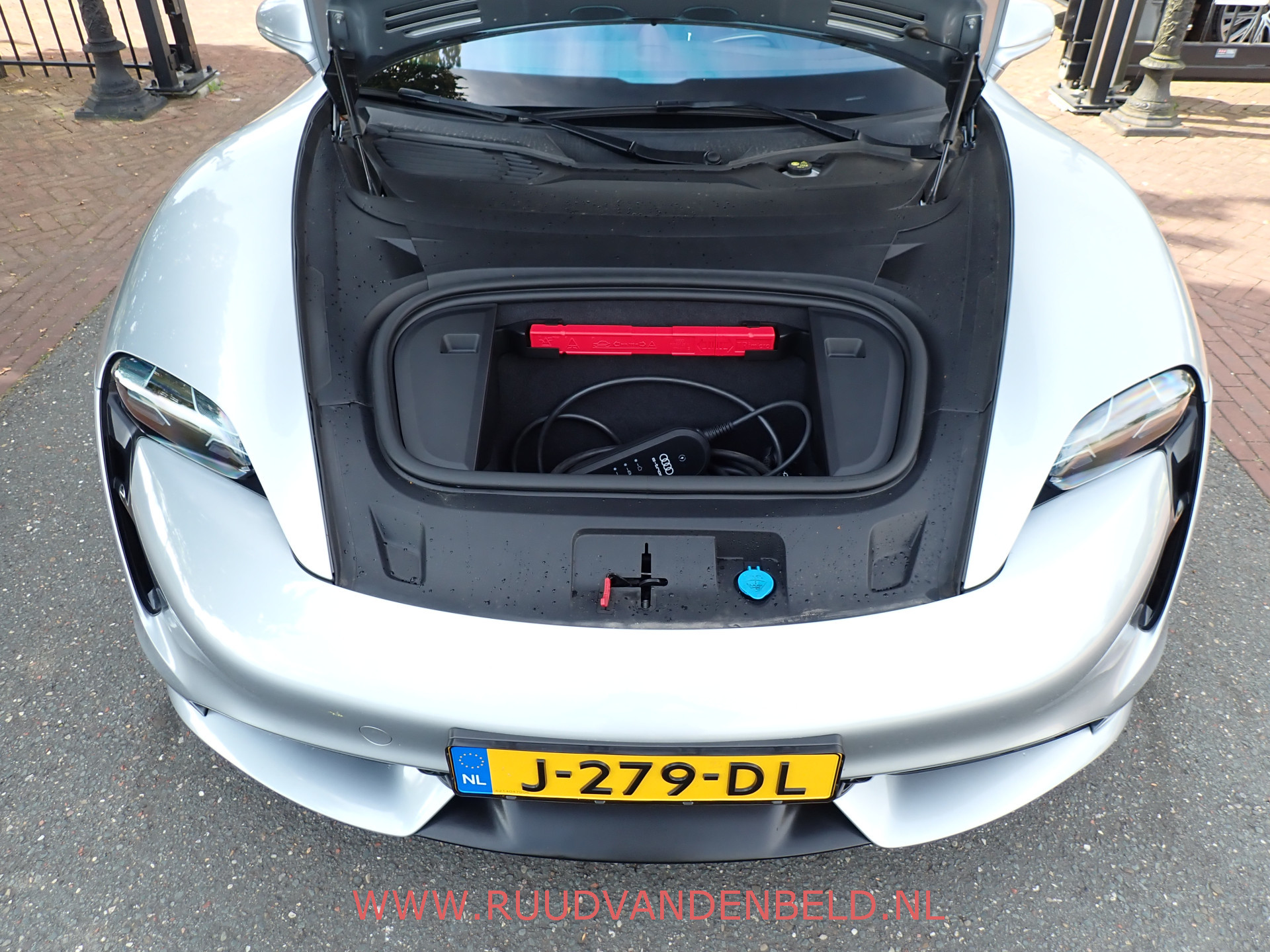 Foto van Porsche Taycan Turbo