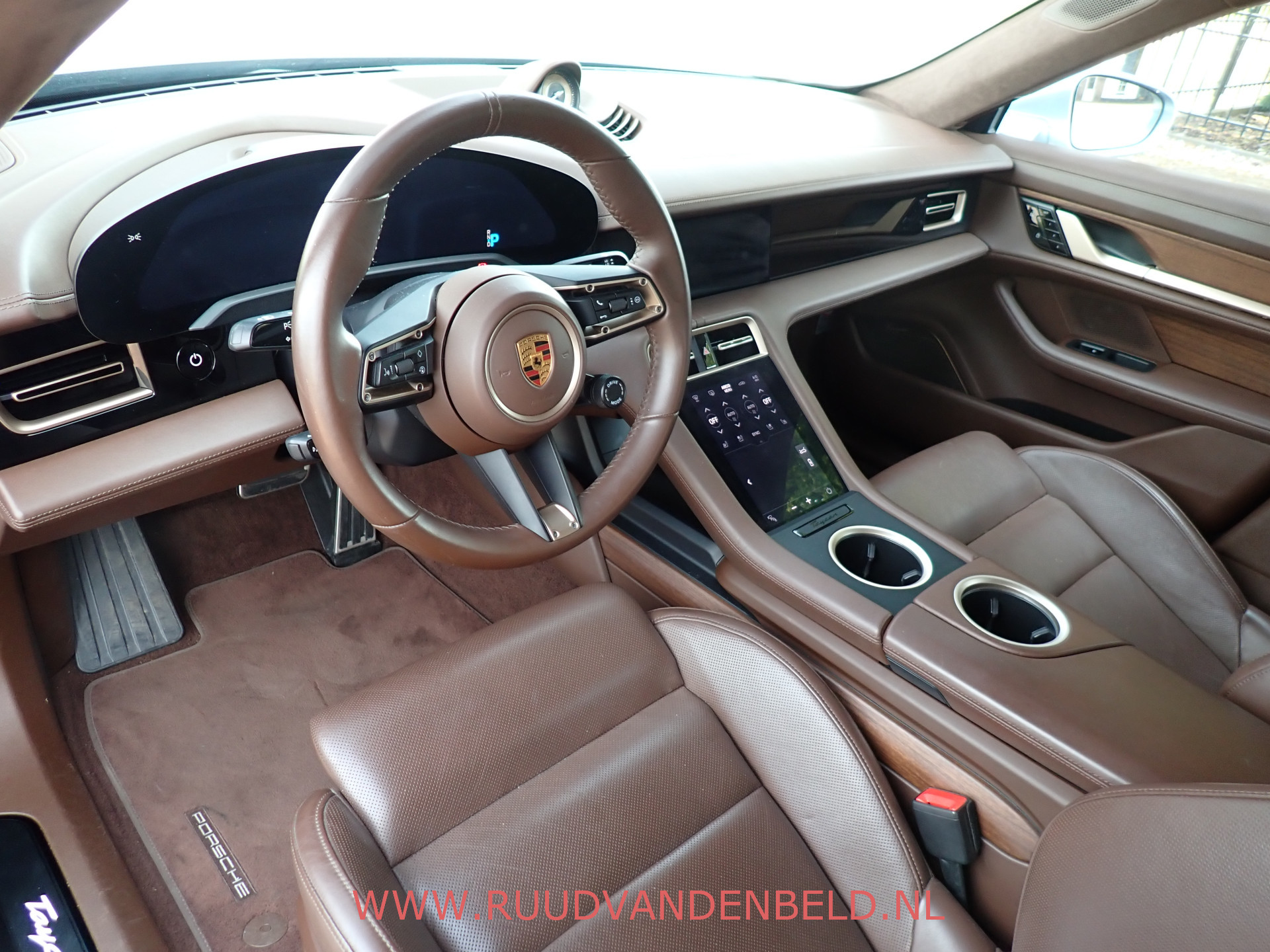 Foto van Porsche Taycan Turbo
