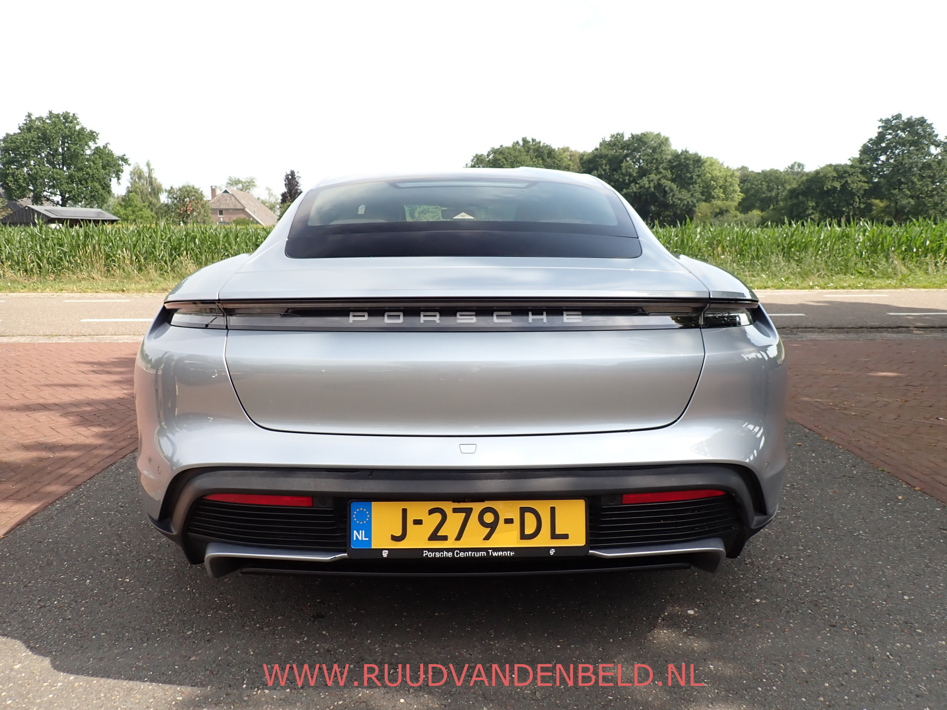 Foto van Porsche Taycan Turbo