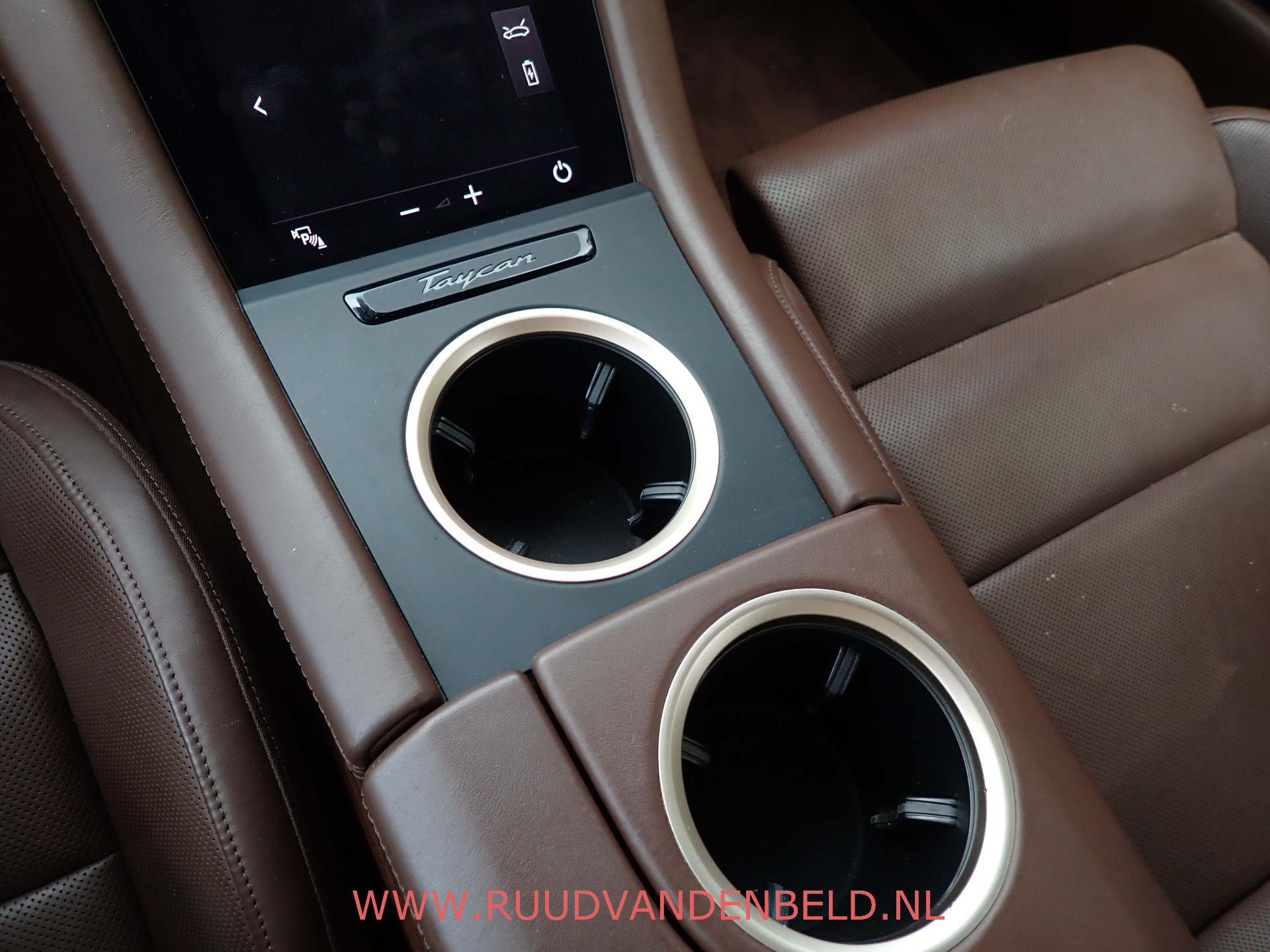 Foto van Porsche Taycan Turbo
