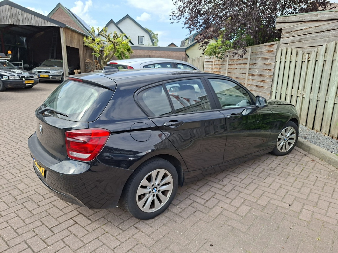 BMW 1er Reihe 116d Business+ MOTOR DEFECT 2012 - voorkant