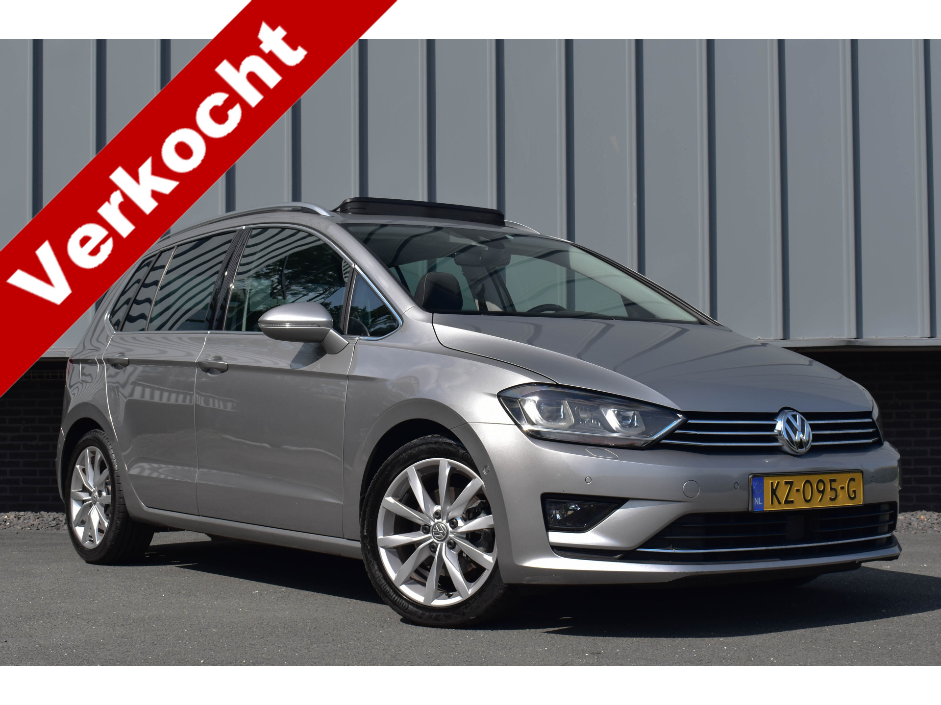 Volkswagen Golf Sportsvan 1.4 TSI Highline | Pano | Carplay | Camera | ACC | Blind Spot 2016 - voorkant