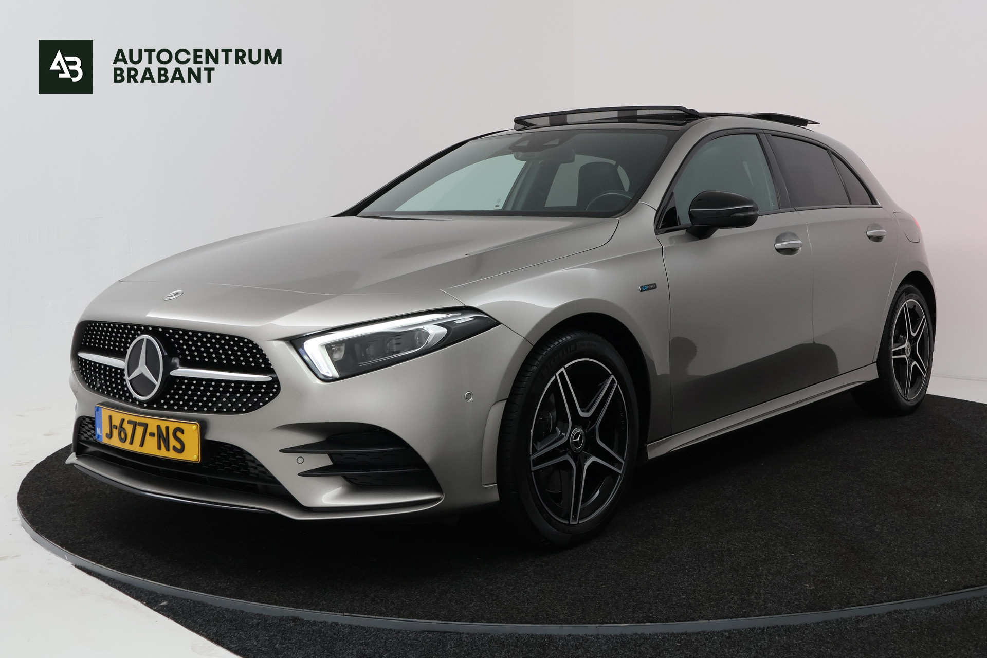 Mercedes-Benz A 250 E 250 e Business Solution AMG Limited (PANORAMADAK, SFEER, STOELVERWARMING, ELEKTR STOELEN, CAMERA) 2020 - voorkant