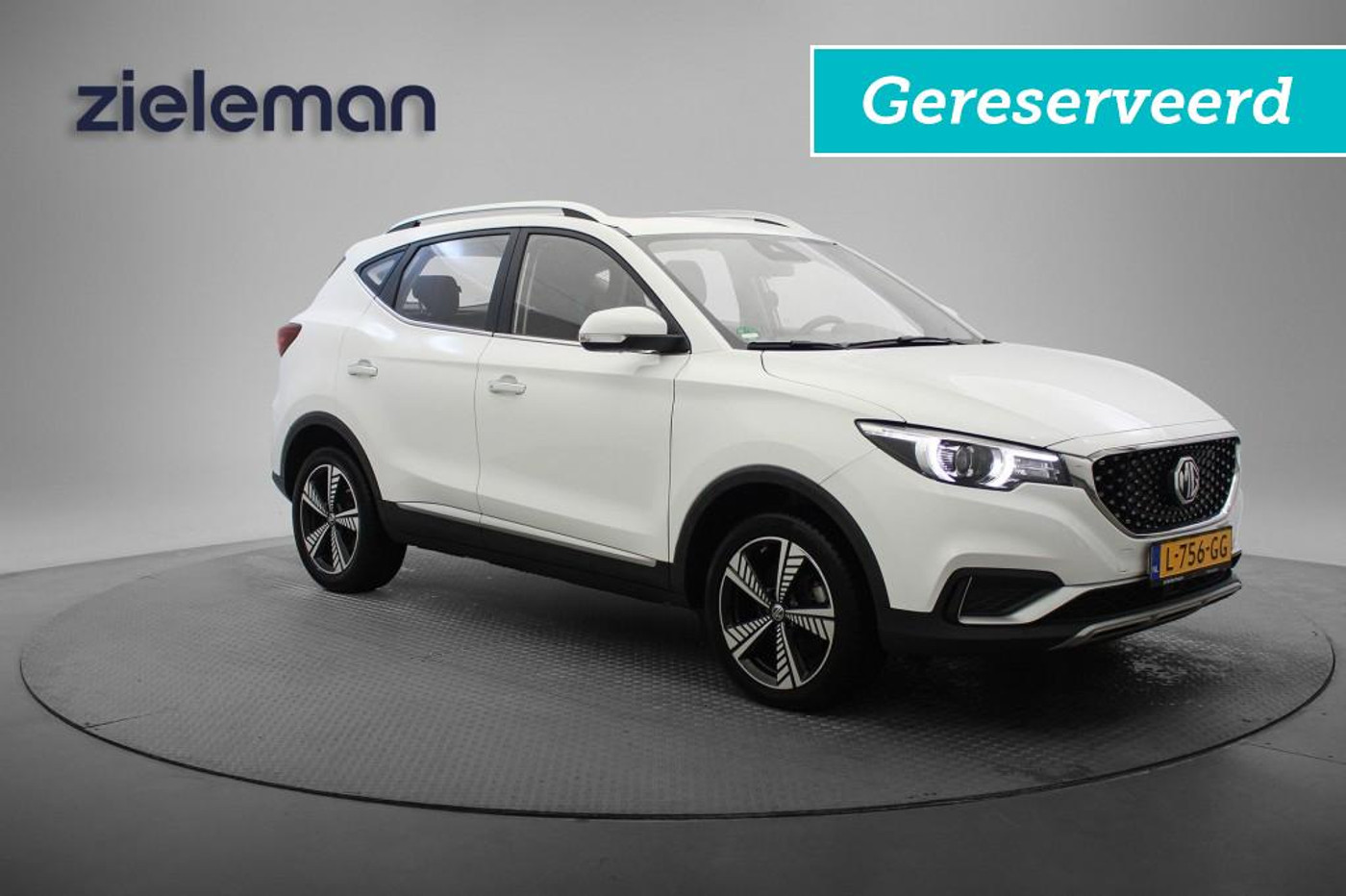 MG MG ZS Ev Luxury 45 kWh - Carplay, Panorama, Leer, Camera, Stoelverw. 2021 - voorkant