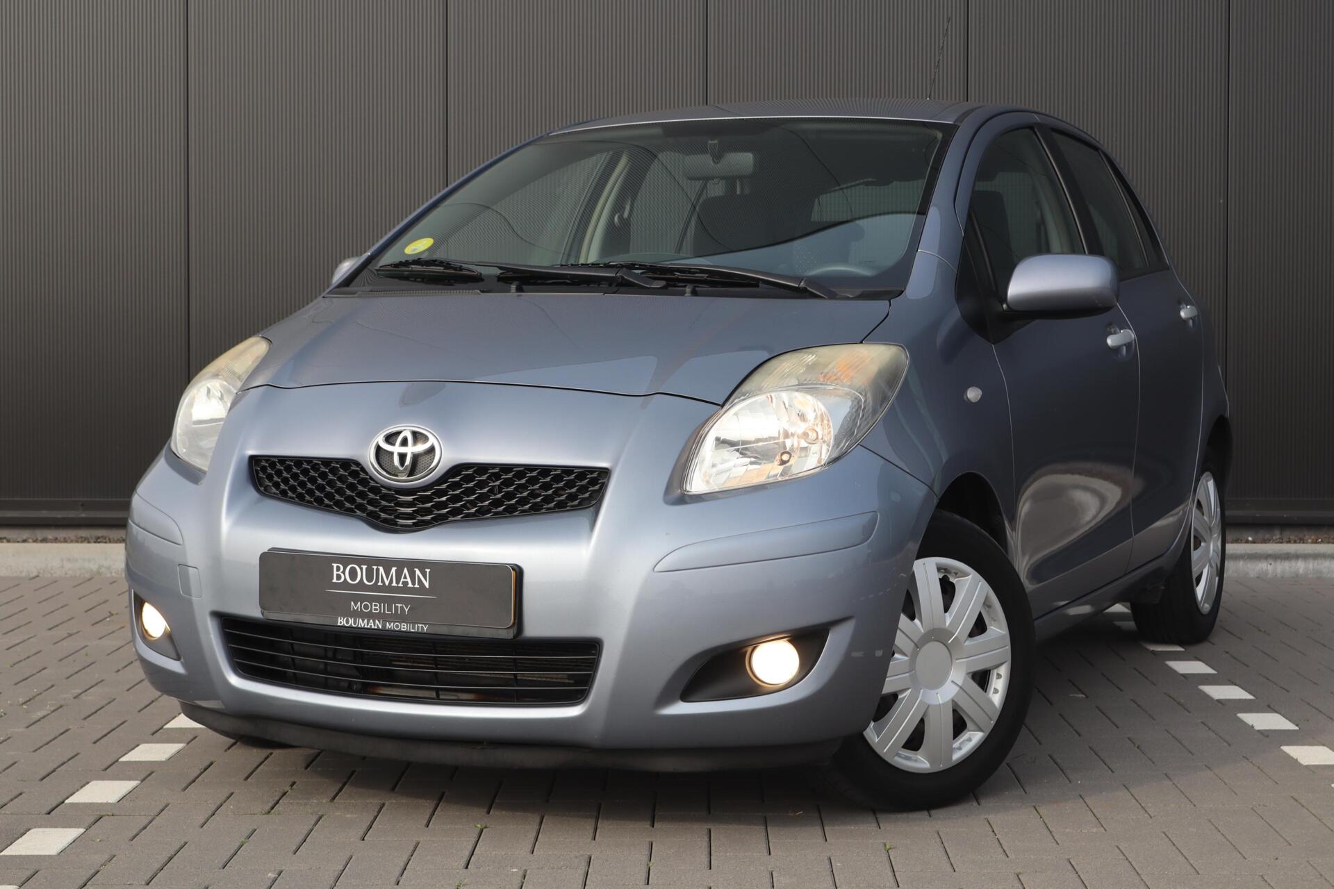 Toyota Toyota Yaris 1.3 VVTi Aspiration, AUTOMAAT, CLIMATE, DEALER OH 2010 - voorkant
