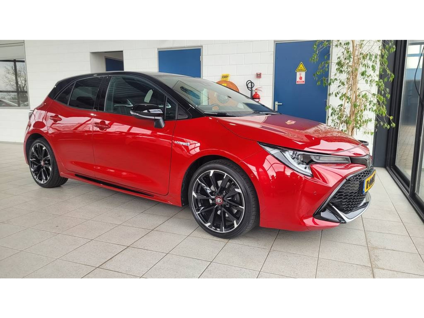 Toyota Toyota Corolla 2.0 Hybrid GR-Sport | Bi-Tone | Stoel en stuurverw | 18" velgen 2021 - voorkant