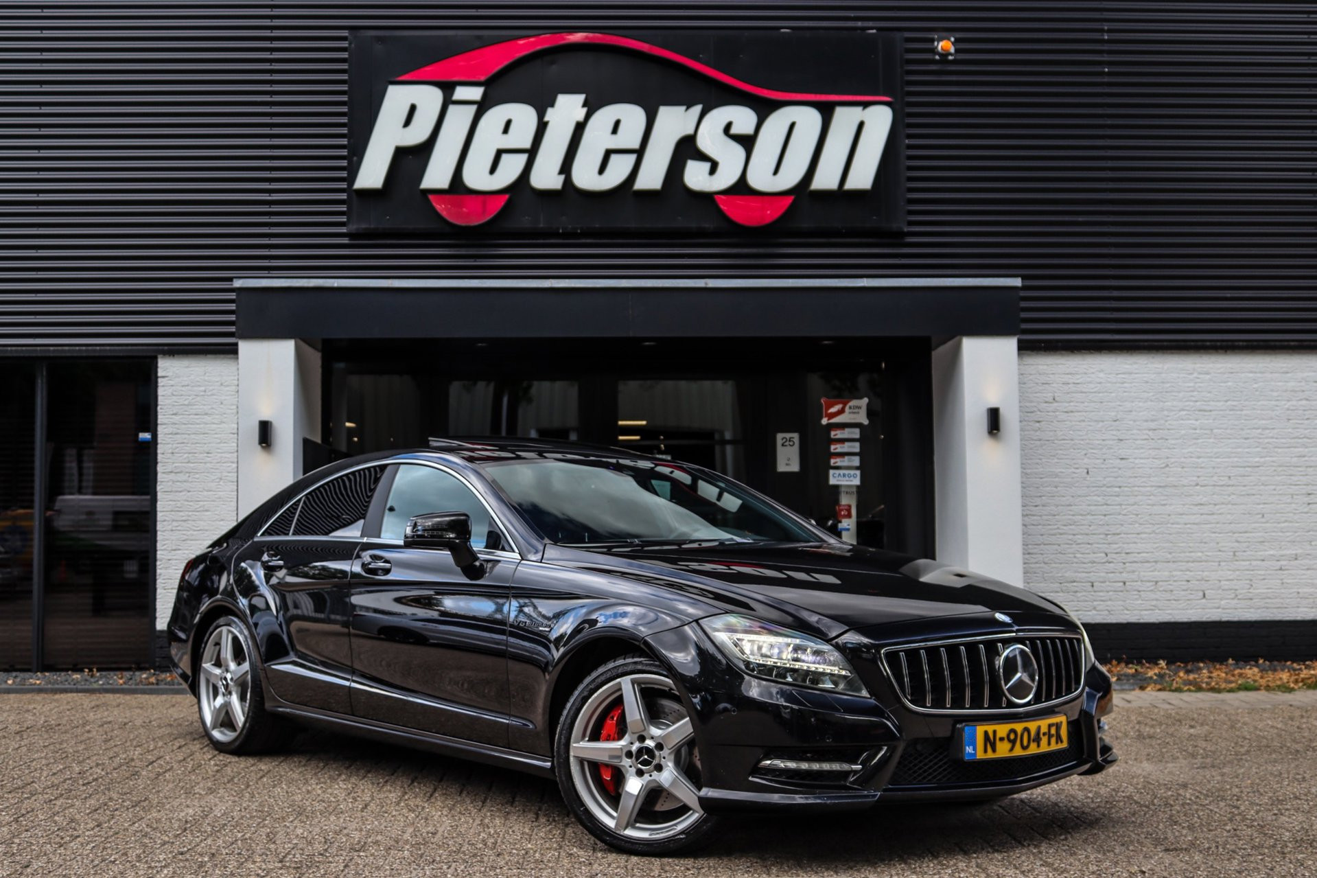 Mercedes-Benz CLS 500 4Matic 500 4-Matic AMG PANO H&K LEES TEKST 2012 - voorkant
