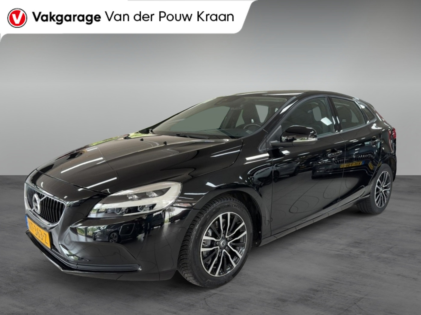 Volvo V40 1.5 T2 Nordic+ Automaat Trekhaak 2017 - voorkant