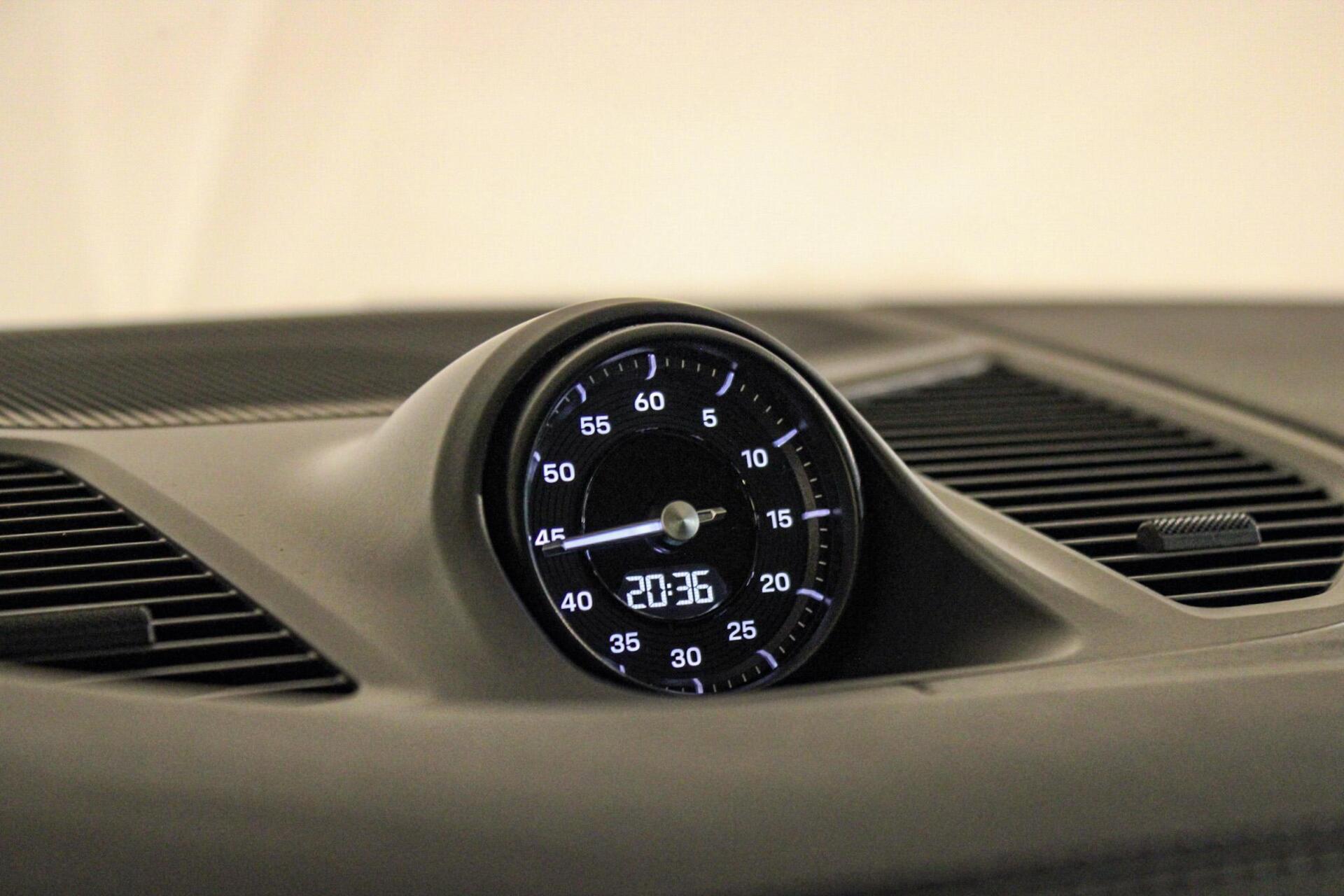 Foto van Porsche Cayenne E-hybrid