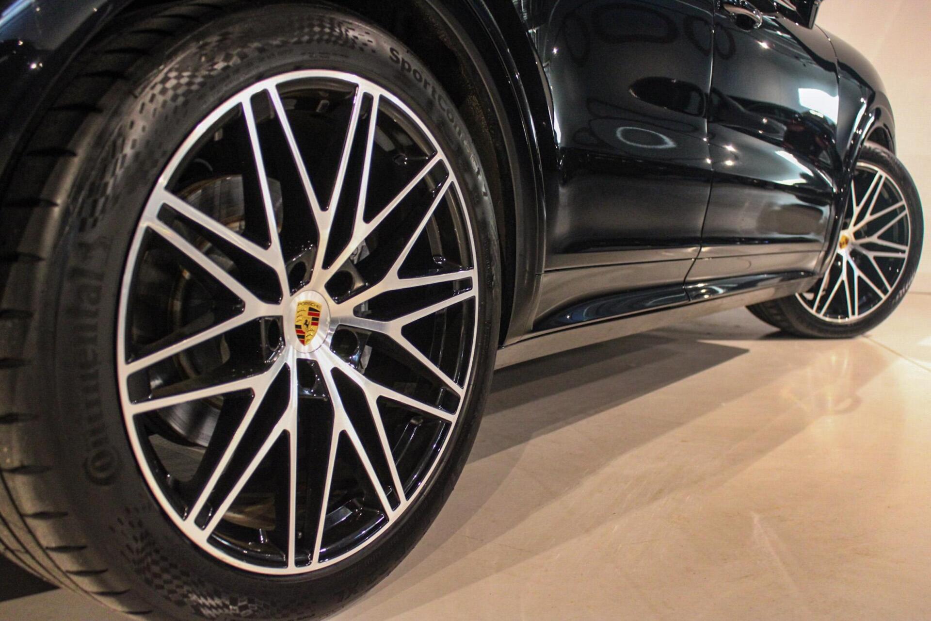 Foto van Porsche Cayenne E-hybrid