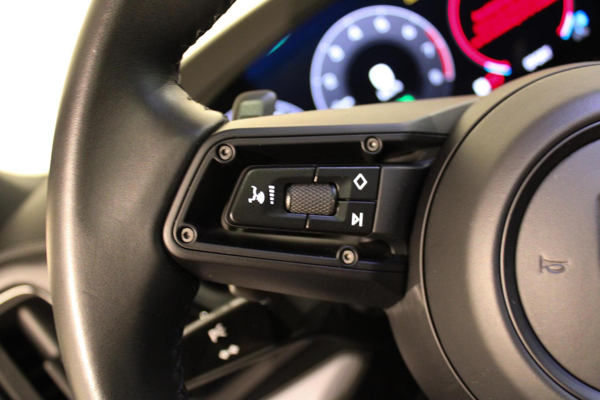 Foto van Porsche Cayenne E-hybrid