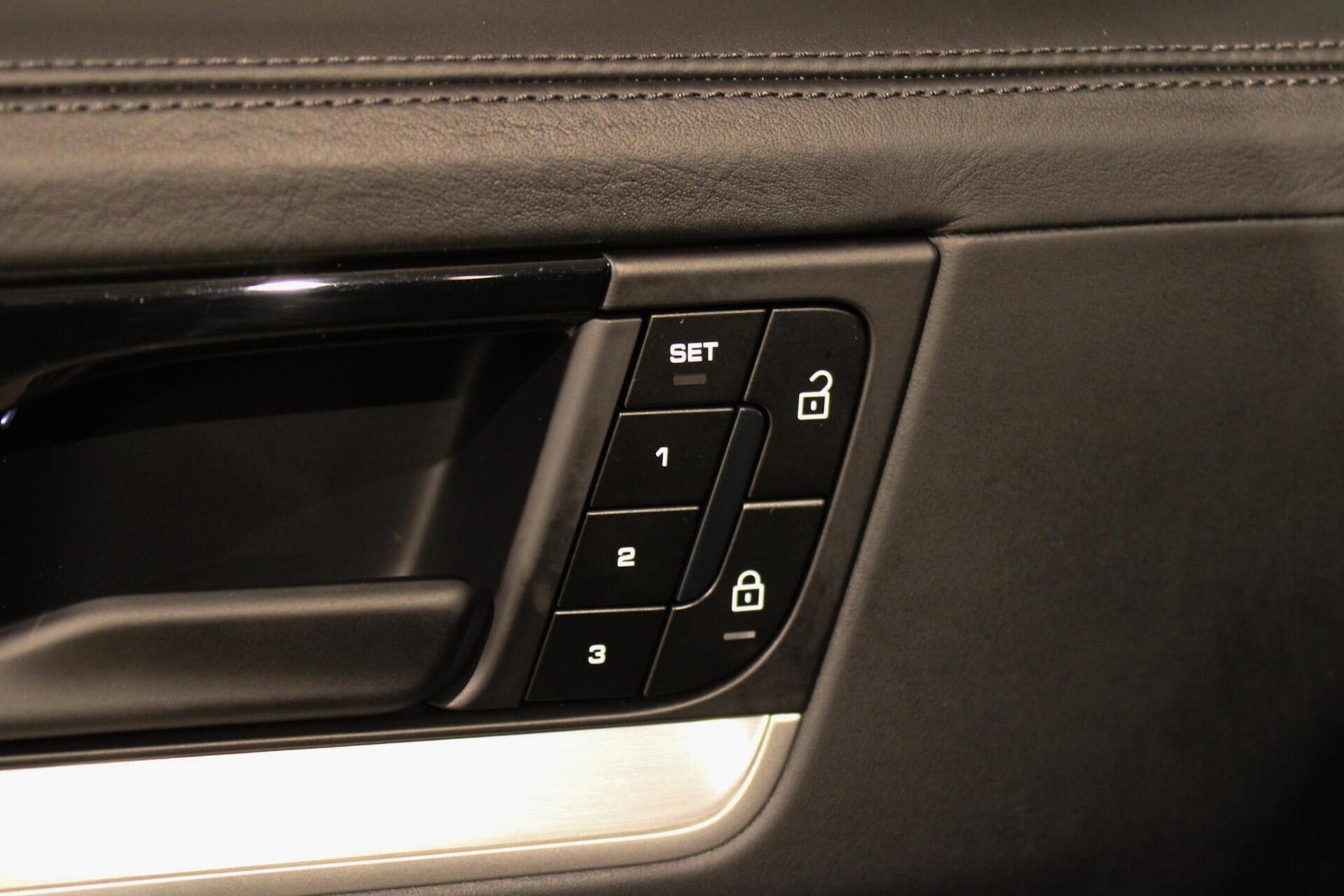 Foto van Porsche Cayenne E-hybrid