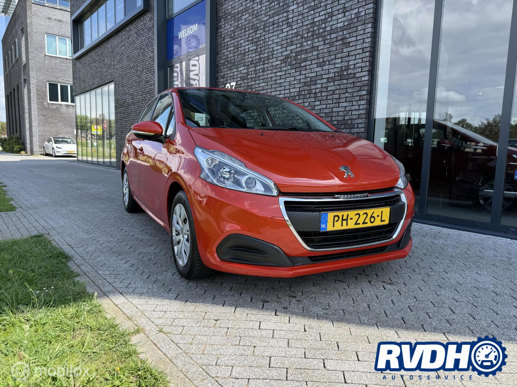 Peugeot 208 1.2 PureTech Active Automaat 2017 - voorkant