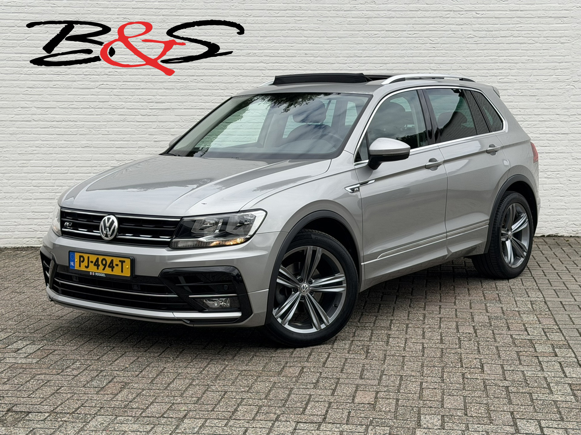 Volkswagen Tiguan 1.4 TSI ACT R-Line Automaat Panorama Clima Stoelverwarming Carplay Cruise Pdc V+A 2017 - voorkant
