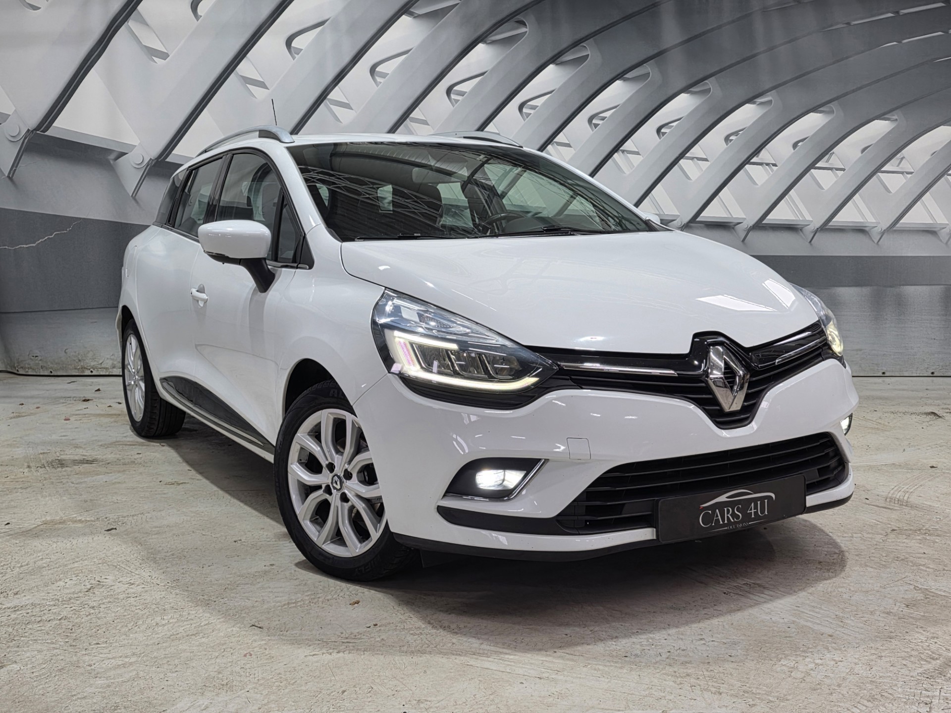 Renault Clio 1.2 TCe Intens Bose Clima Navi Led 2017 - voorkant
