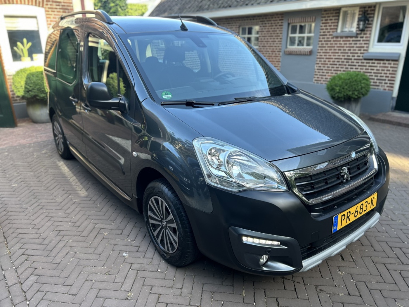 Foto van Peugeot Partner Tepee