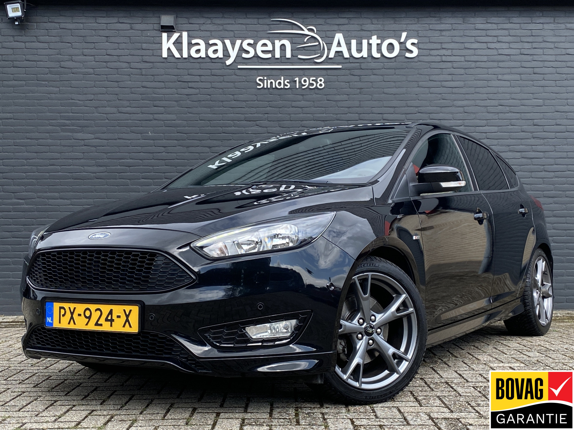 Ford Focus 1.5 ST-Line 150 pk | navigatie | cruise control | trekhaak | all season banden | carplay | parkeersensoren 2017 - voorkant