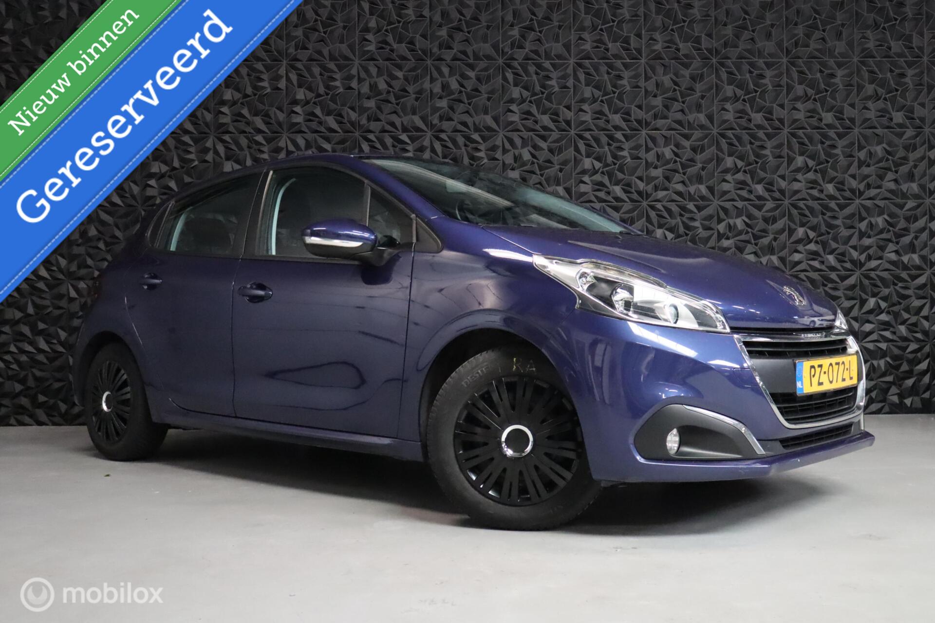 Peugeot 208 1.2 PureTech Blue Lion | Carplay | AC| P-Sensor 2017 - voorkant