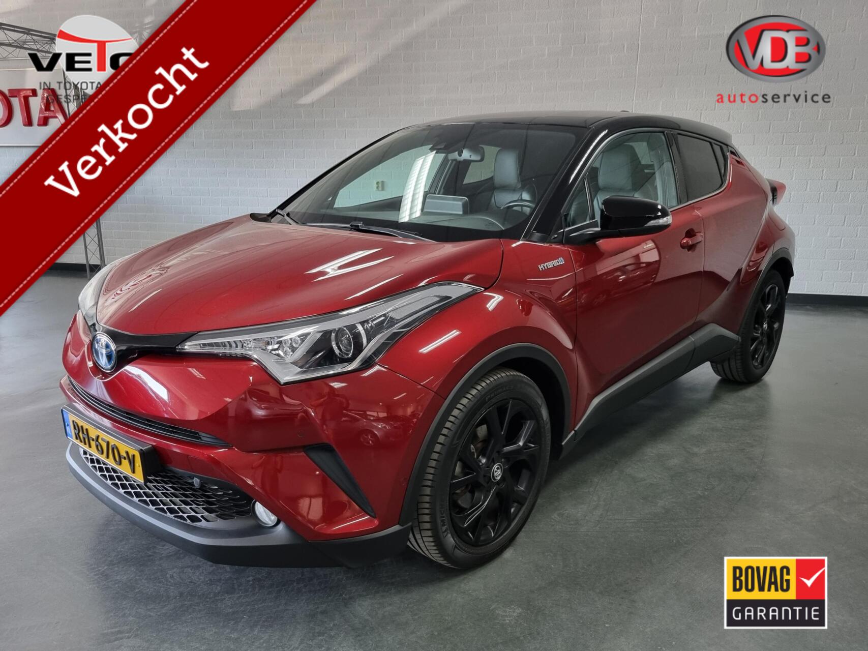 Toyota Toyota C-hr 1.8 Hybrid Black Edition / Trekhaak / Leer / JBL 2017 - voorkant