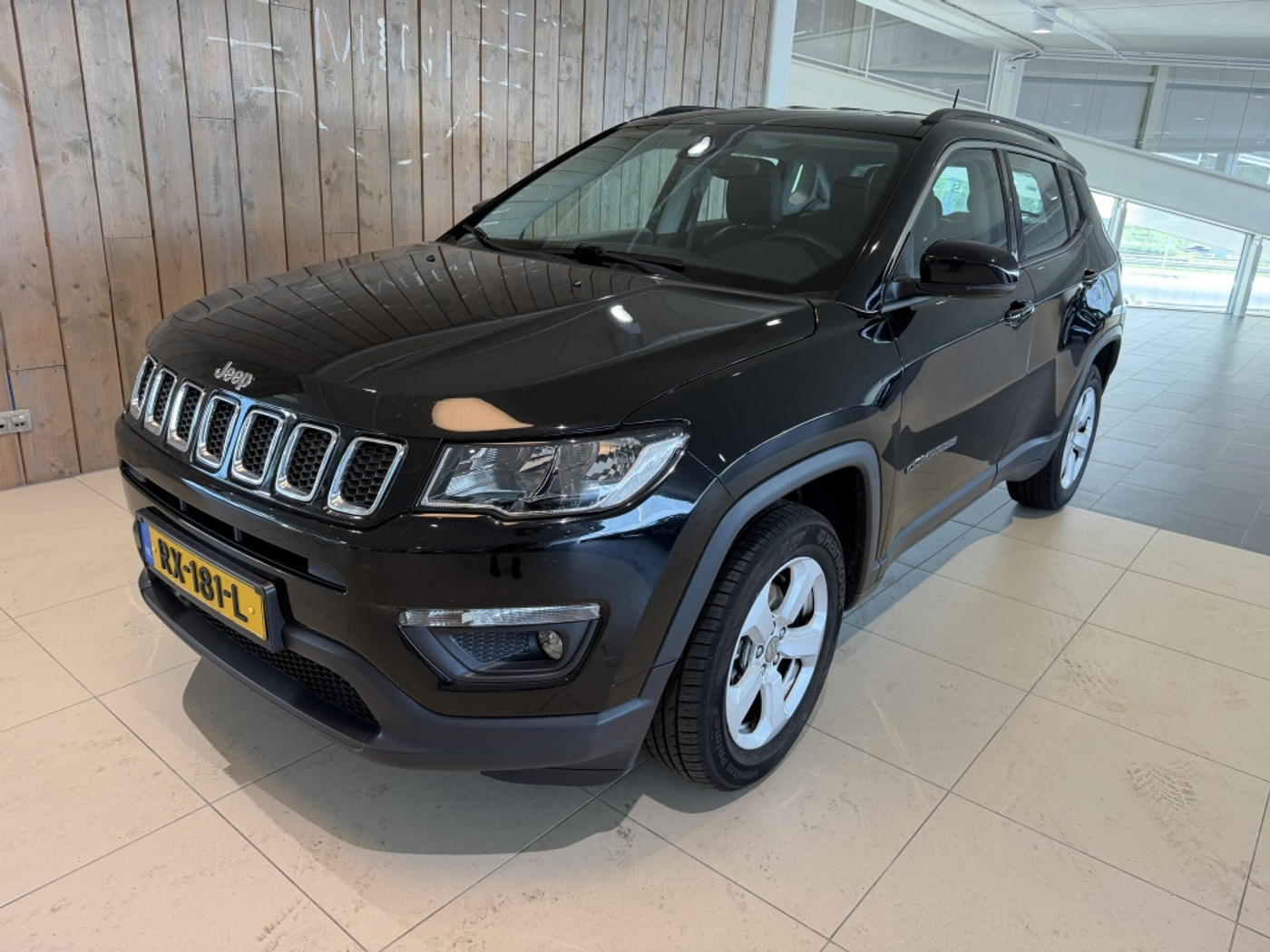 Jeep Compass 1.4 MultiAir Longitude 2018 - voorkant