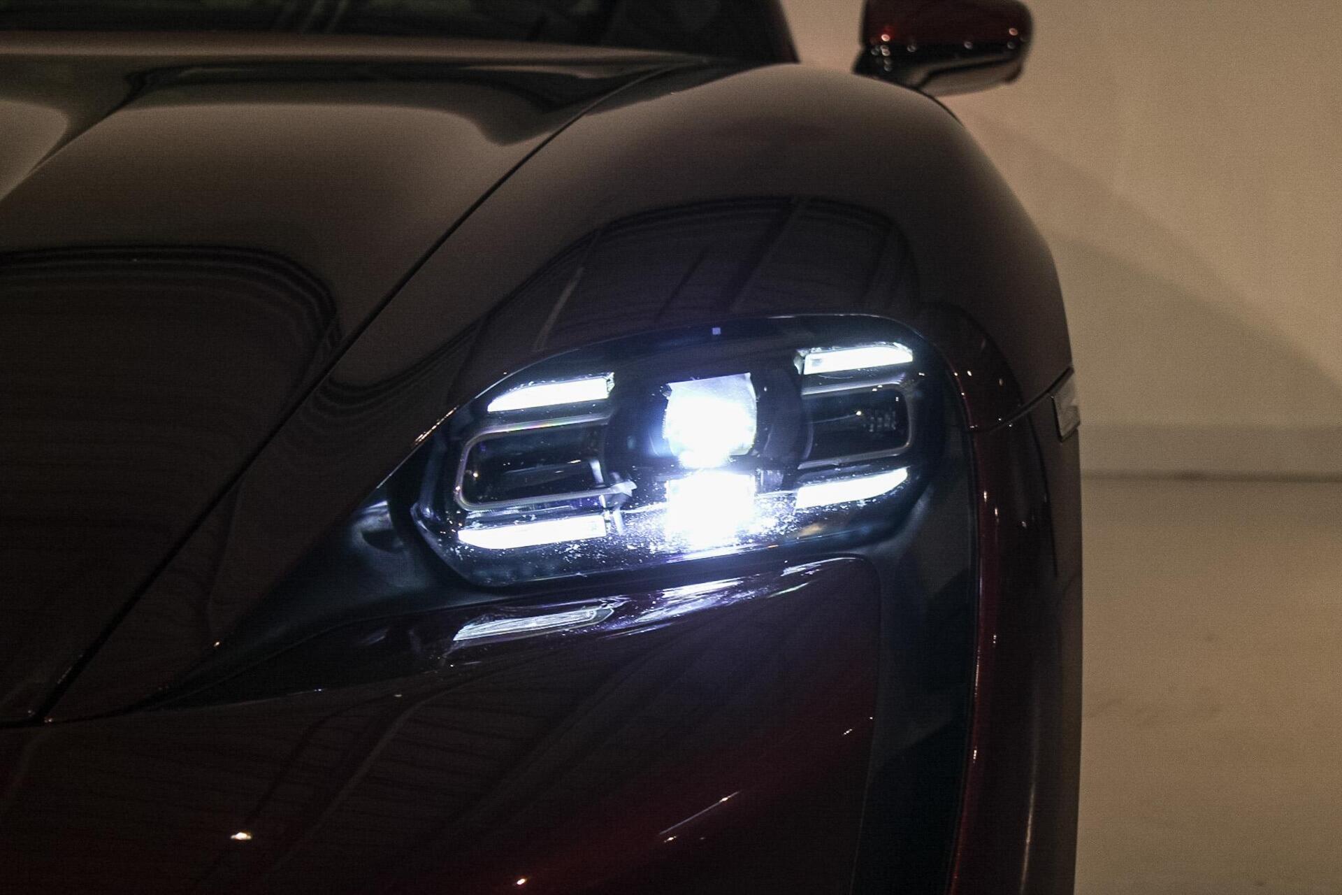Foto van Porsche Taycan
