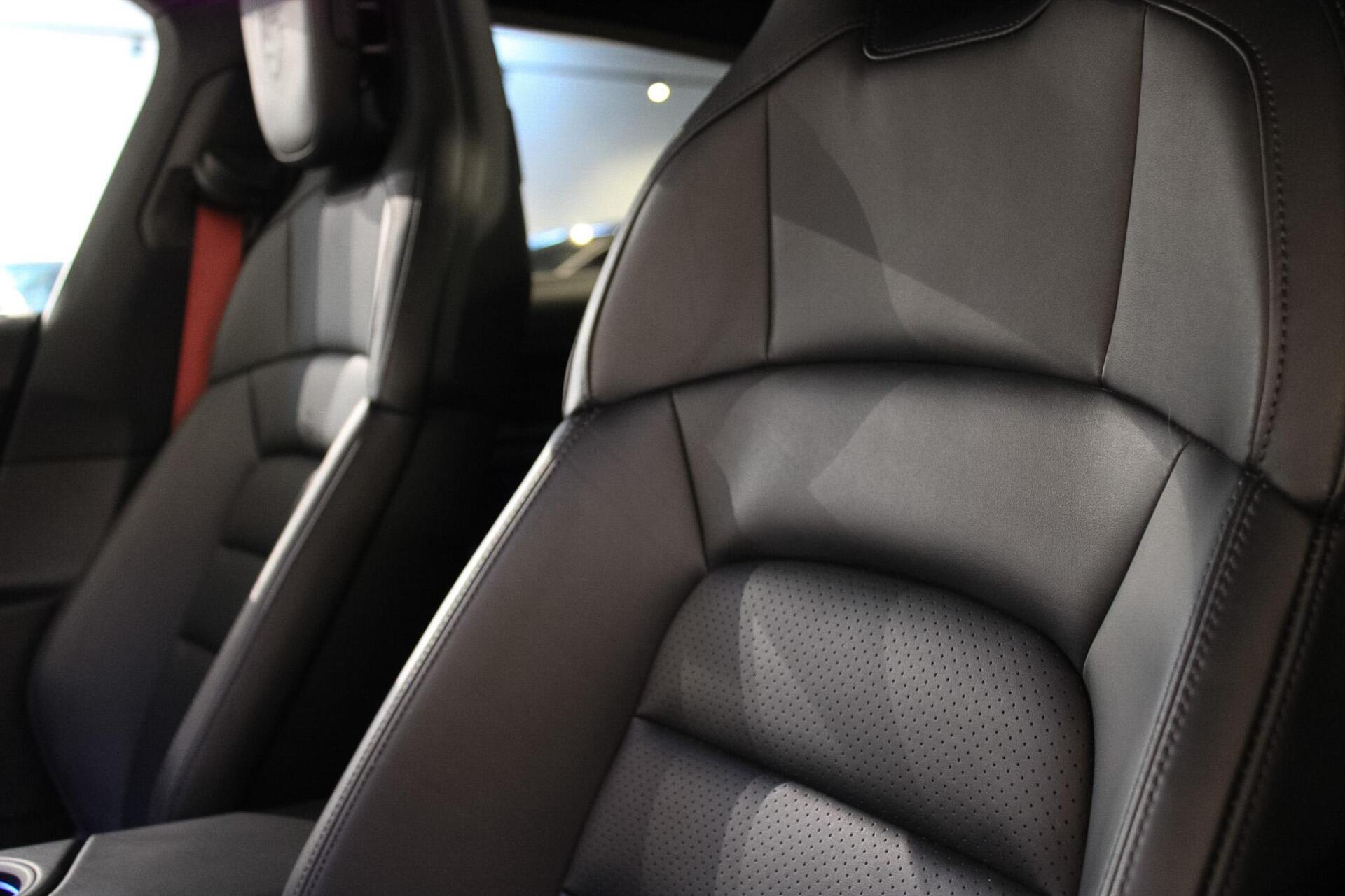 Foto van Porsche Taycan