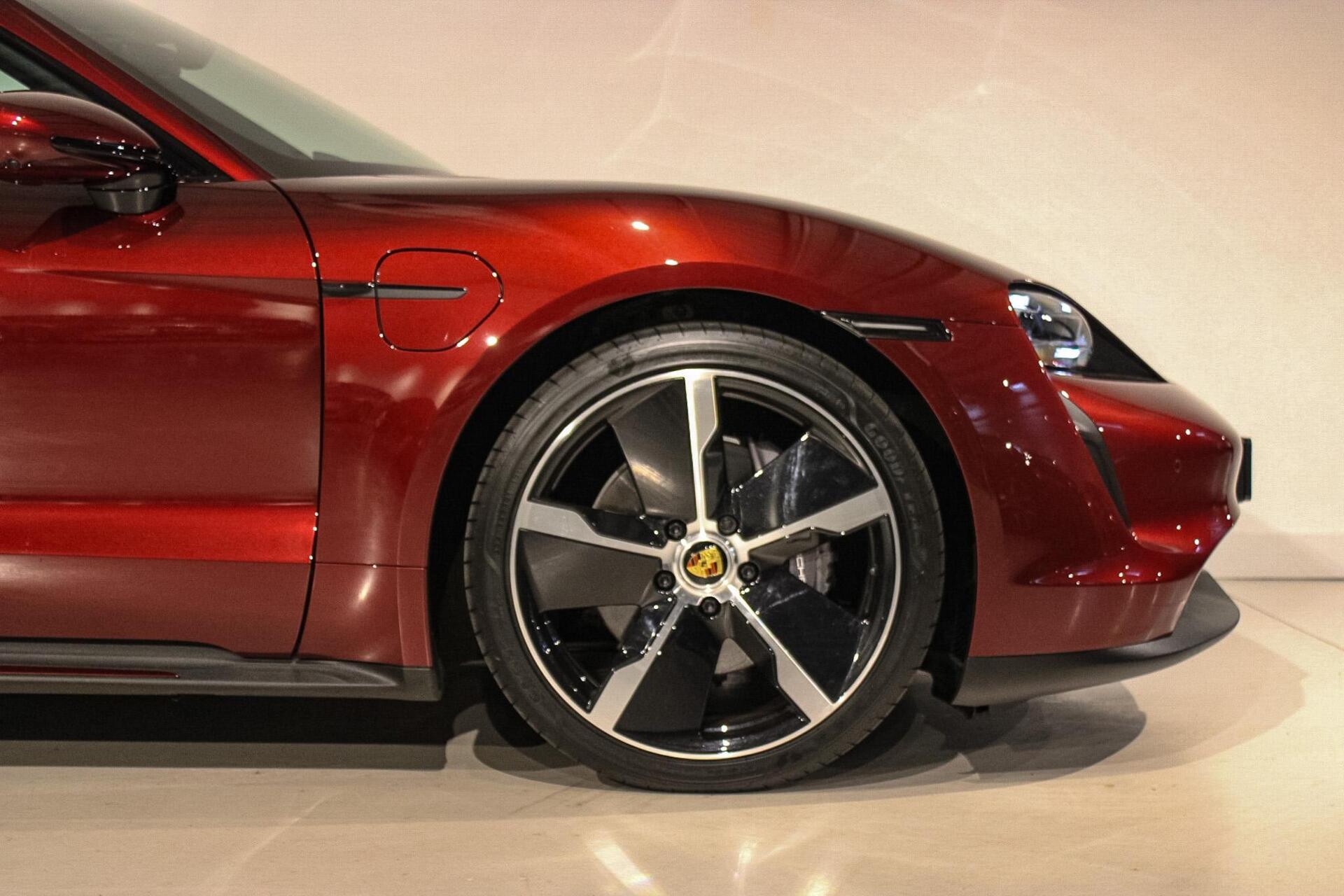 Foto van Porsche Taycan