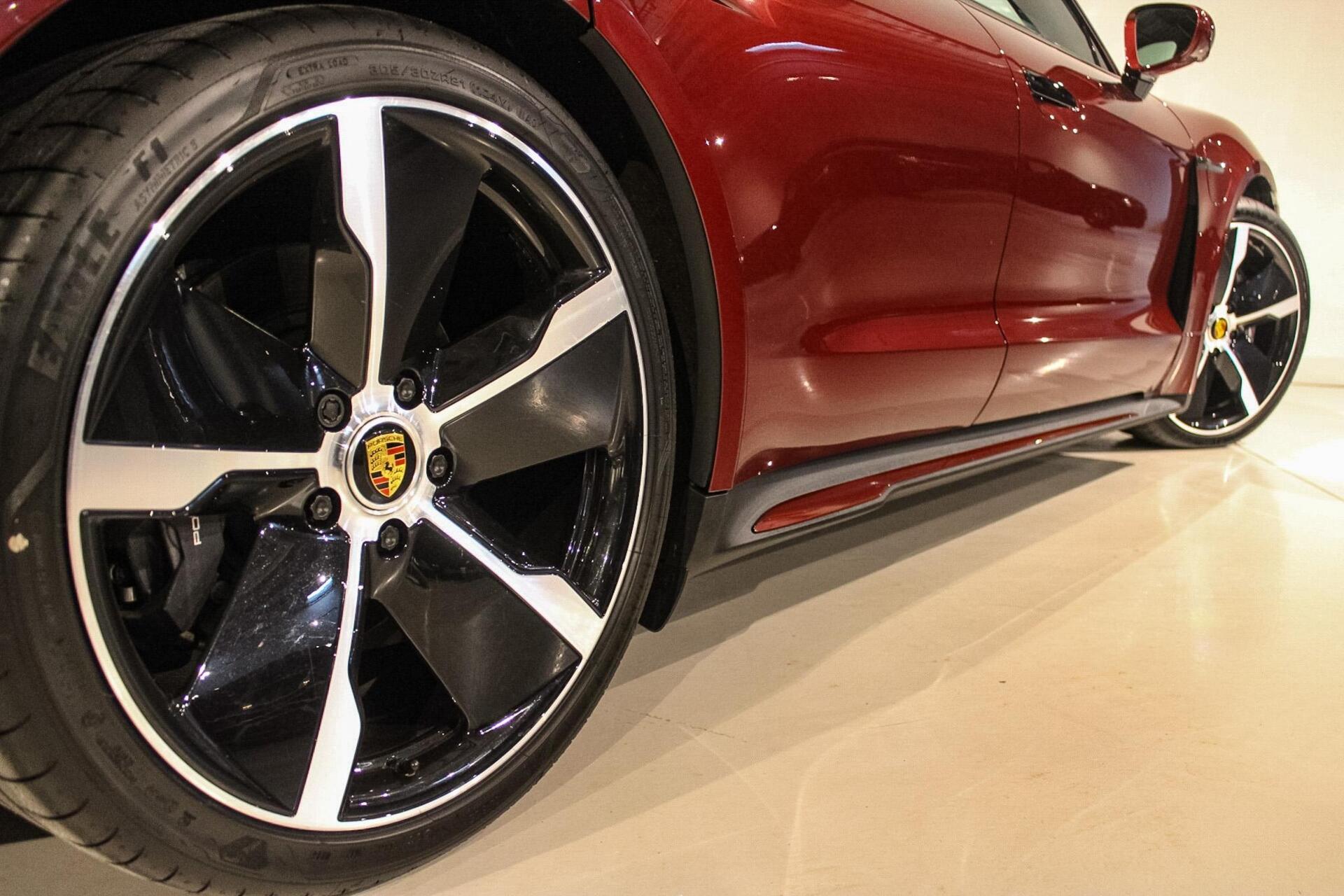 Foto van Porsche Taycan