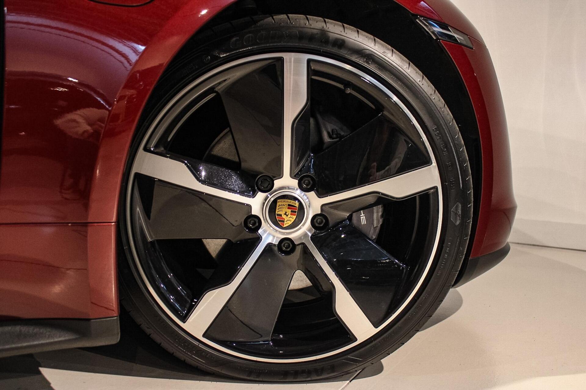 Foto van Porsche Taycan