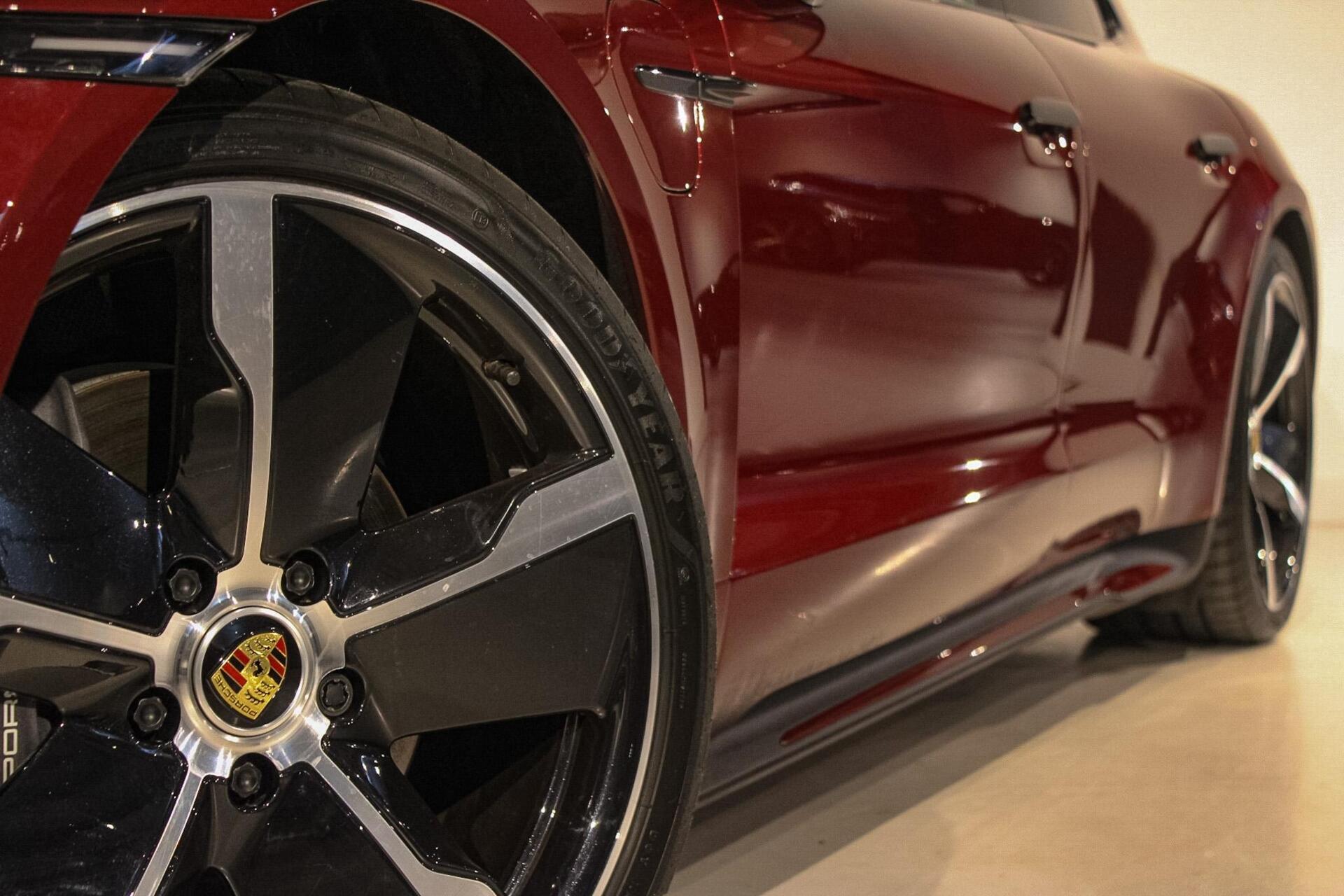 Foto van Porsche Taycan