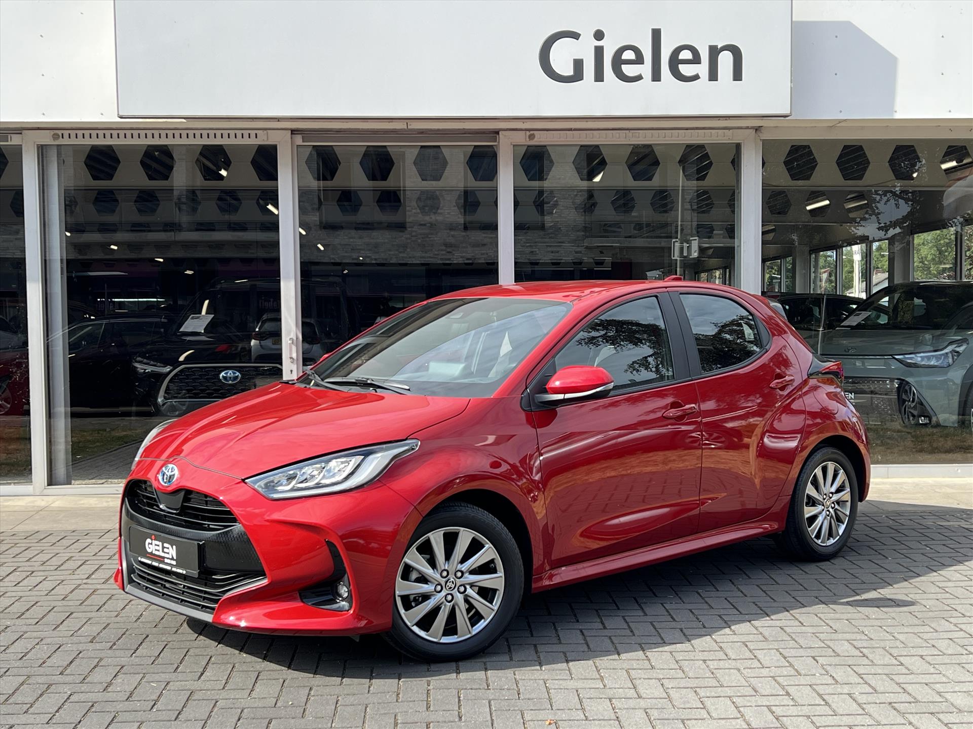 Toyota Toyota Yaris 1.5 Hybrid Dynamic Plus | Stoelverwarming, Keyless, Lichtmetalen velgen, Parkeercamera, Adaptive cruise control 2022 - voorkant