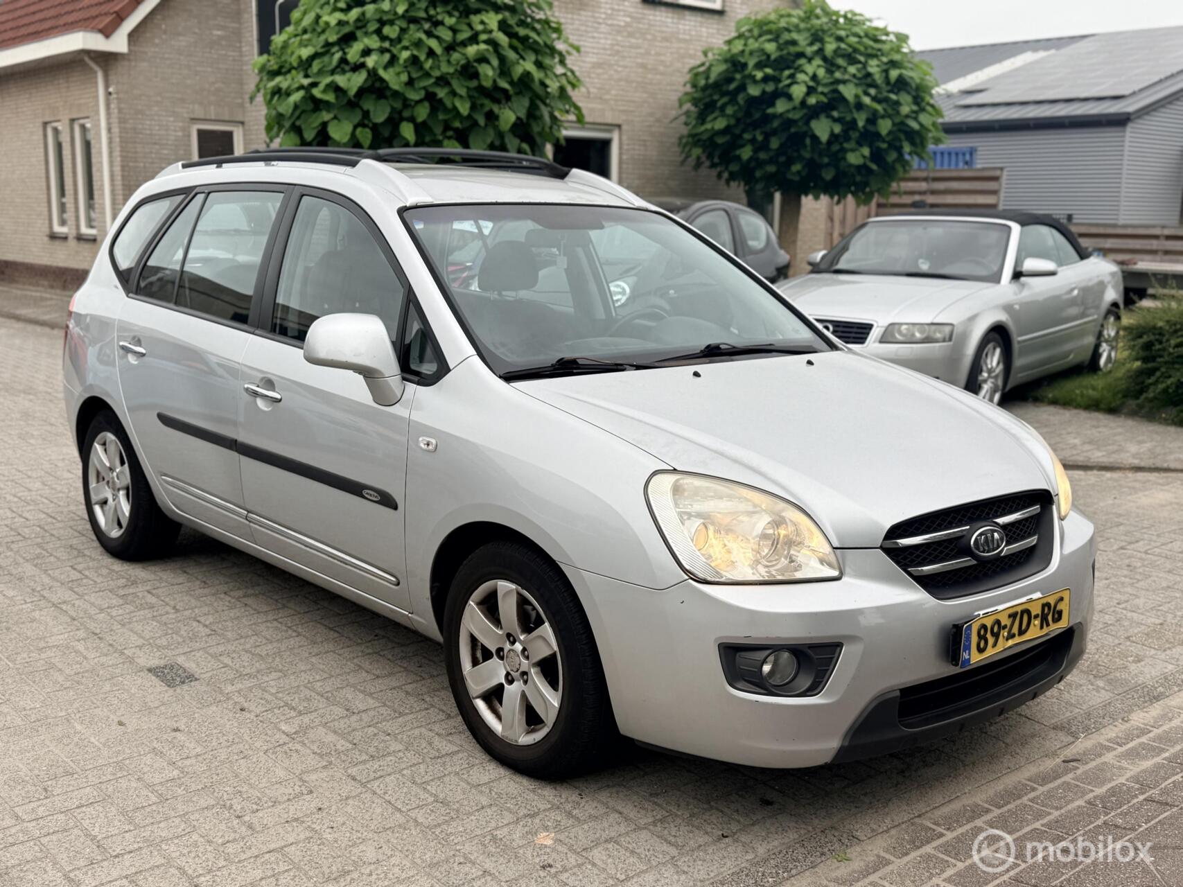 Kia Carens 2.0 CVVT X-tra 7p. 2008 - voorkant