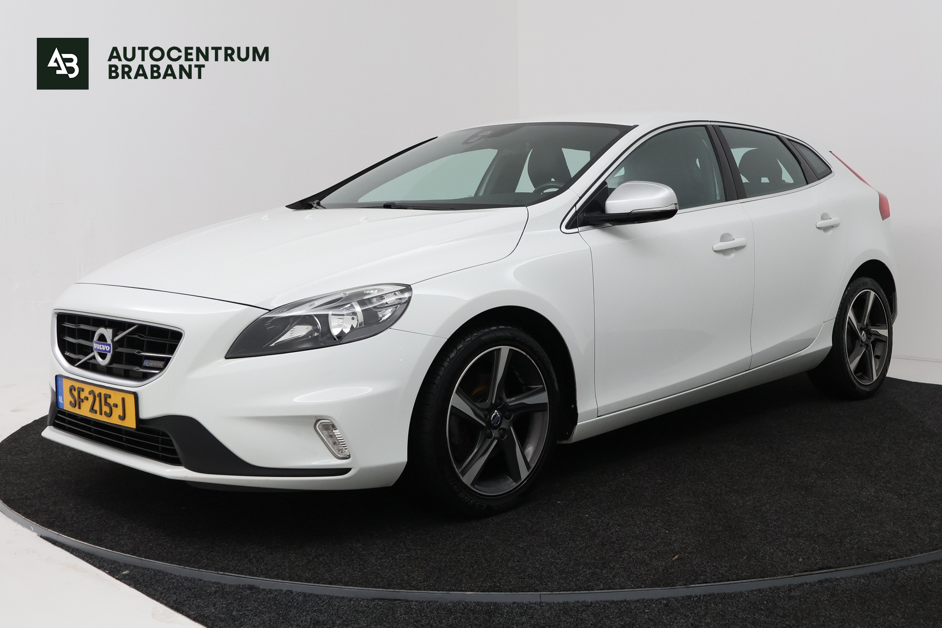 Volvo V40 1.6 T2 Summum (NAVIGATIE, CRUISE CONTROL, PARKEERSENSOREN) 2015 - voorkant