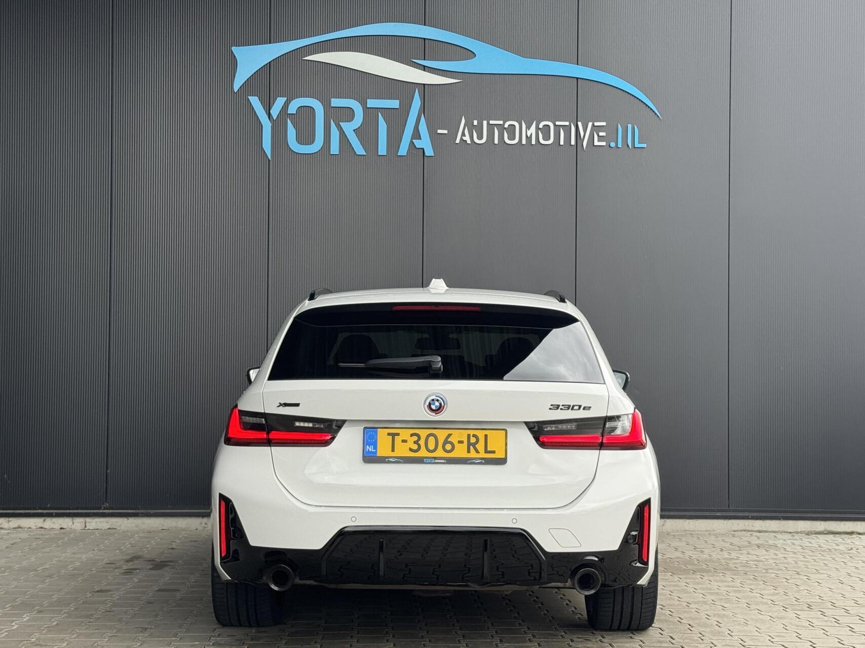 Foto van BMW 330e xDrive