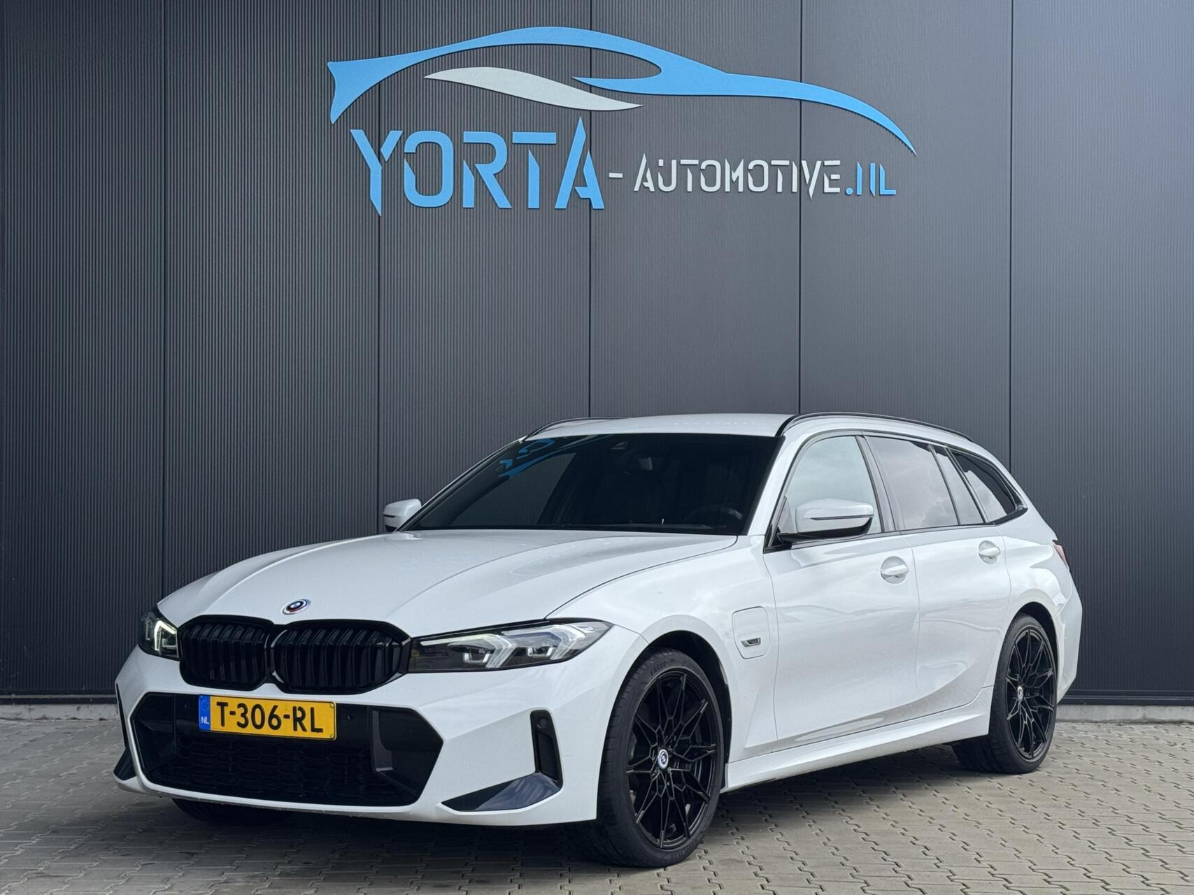 Foto van BMW 330e xDrive