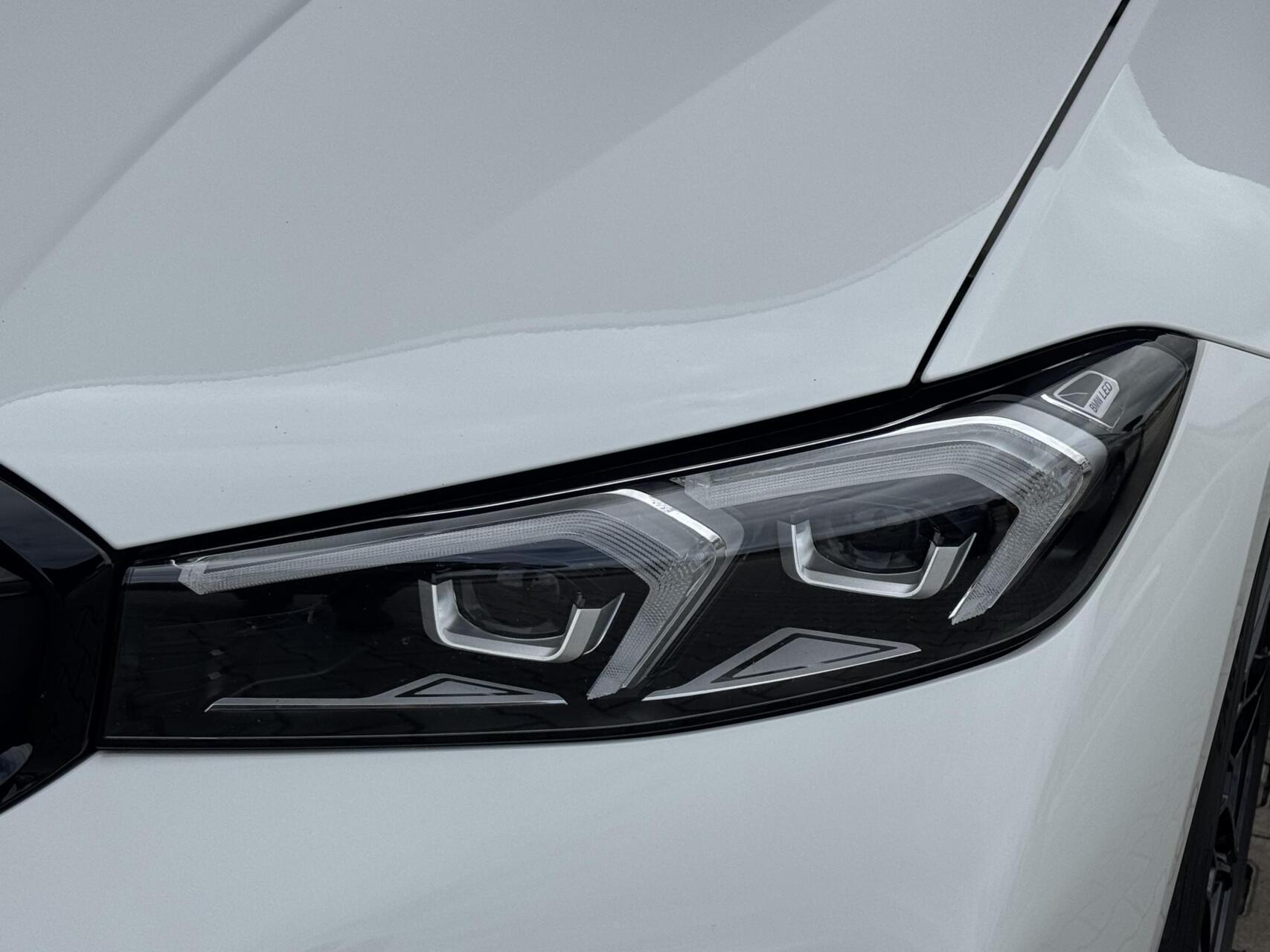Foto van BMW 330e xDrive