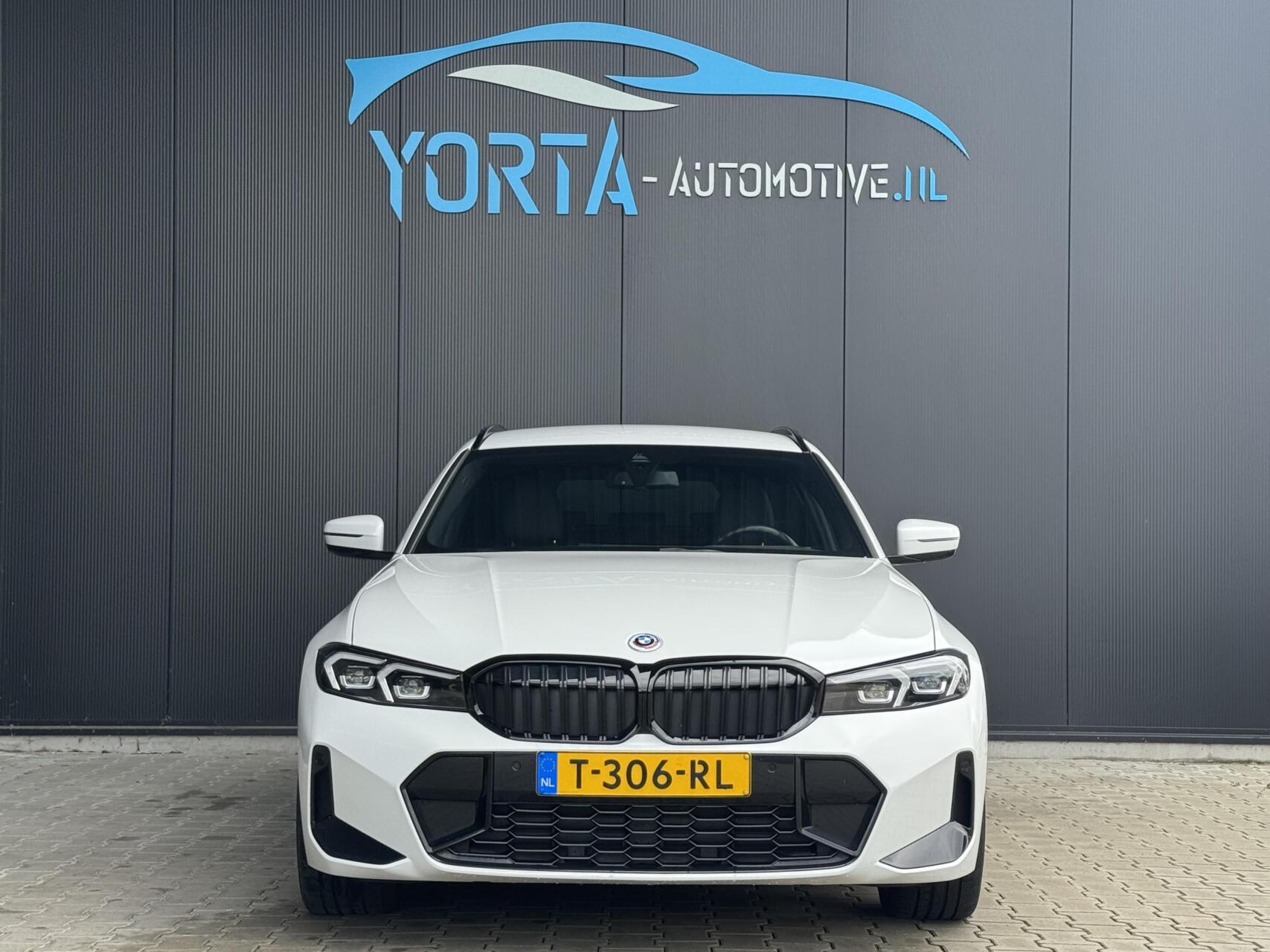 Foto van BMW 330e xDrive