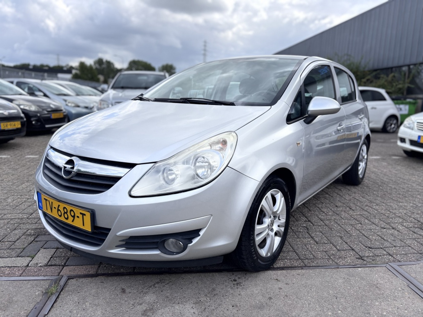 Opel Corsa 1.2-16V AUTOMAAT!AIRCO! 2010 - voorkant