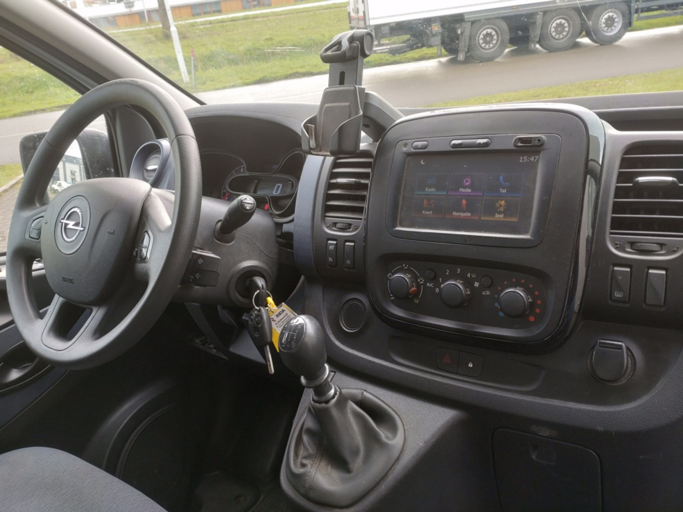 Foto van Opel Vivaro-b
