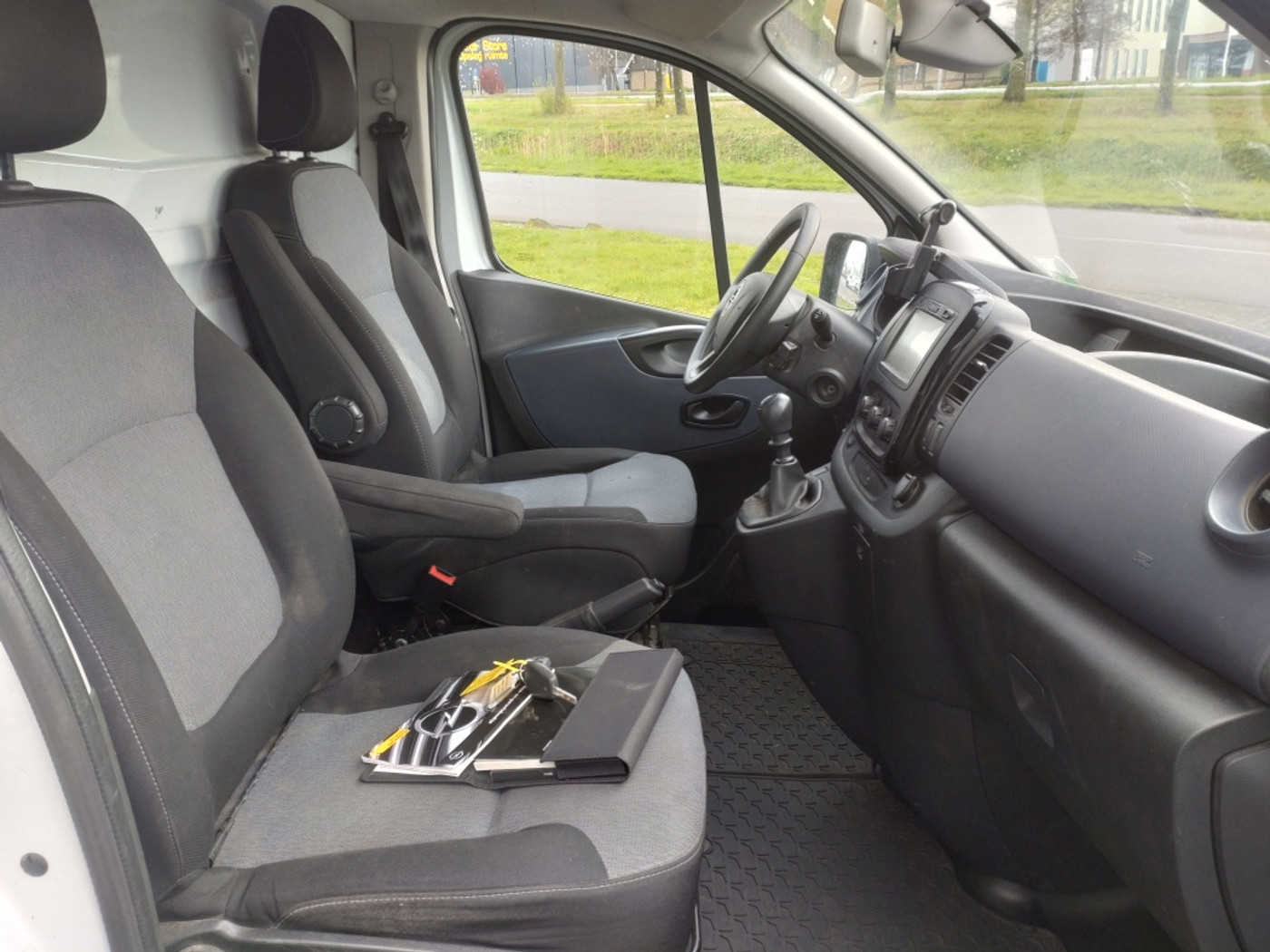 Foto van Opel Vivaro-b