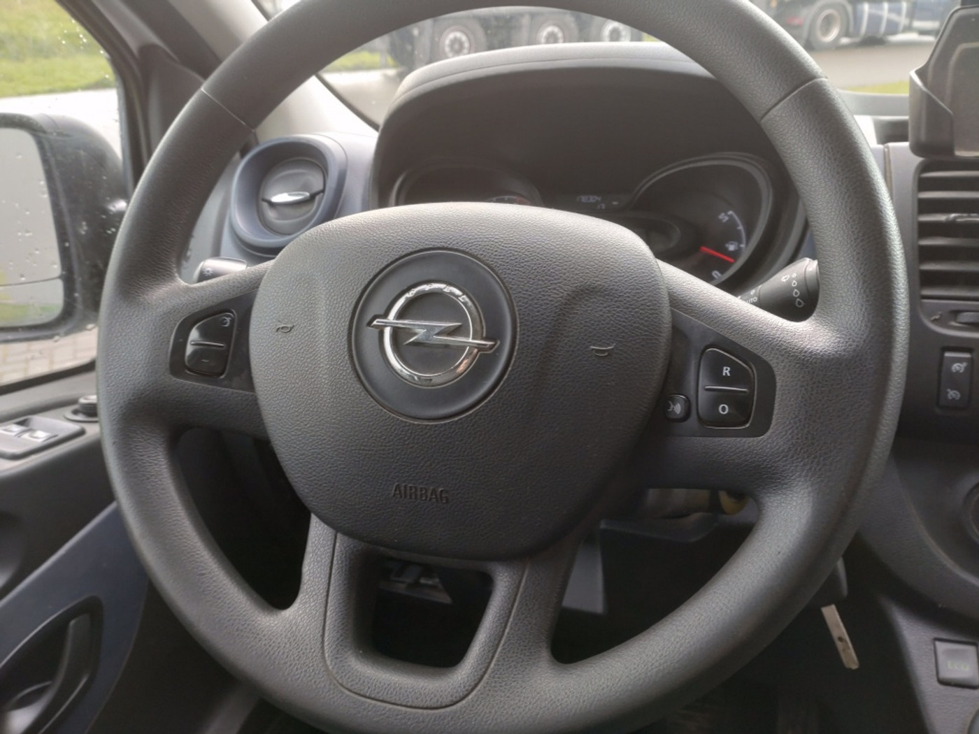 Foto van Opel Vivaro-b