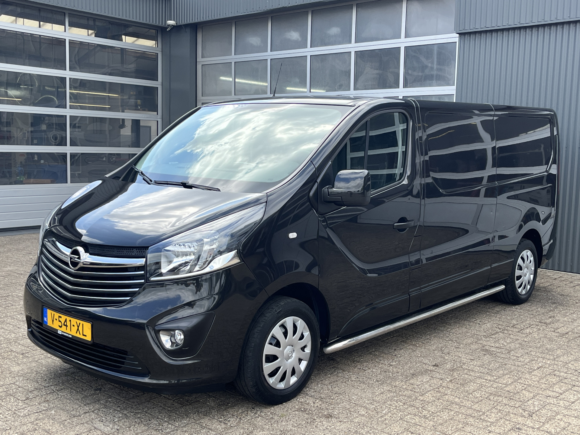 Foto van Opel Vivaro-b