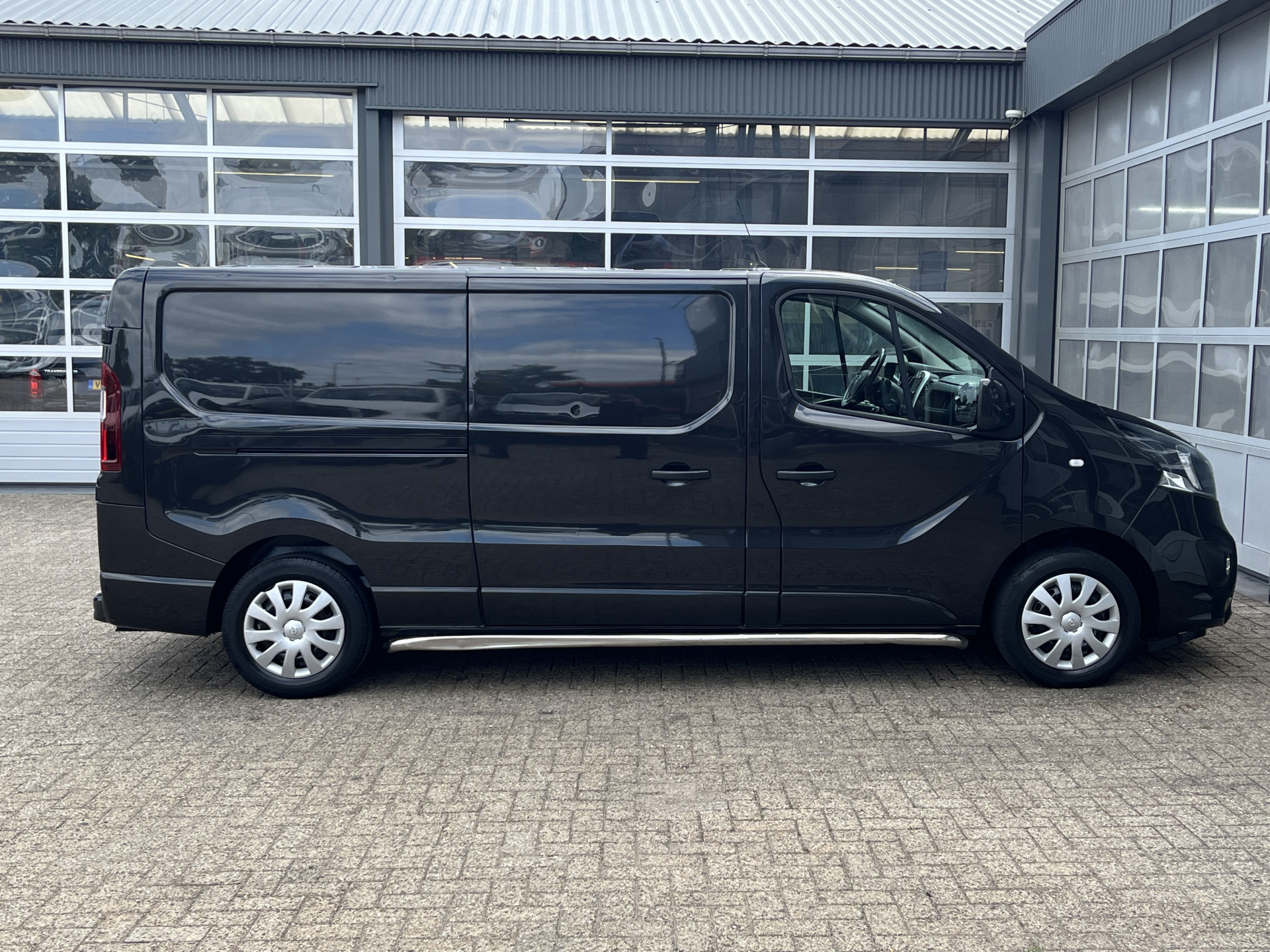 Foto van Opel Vivaro-b