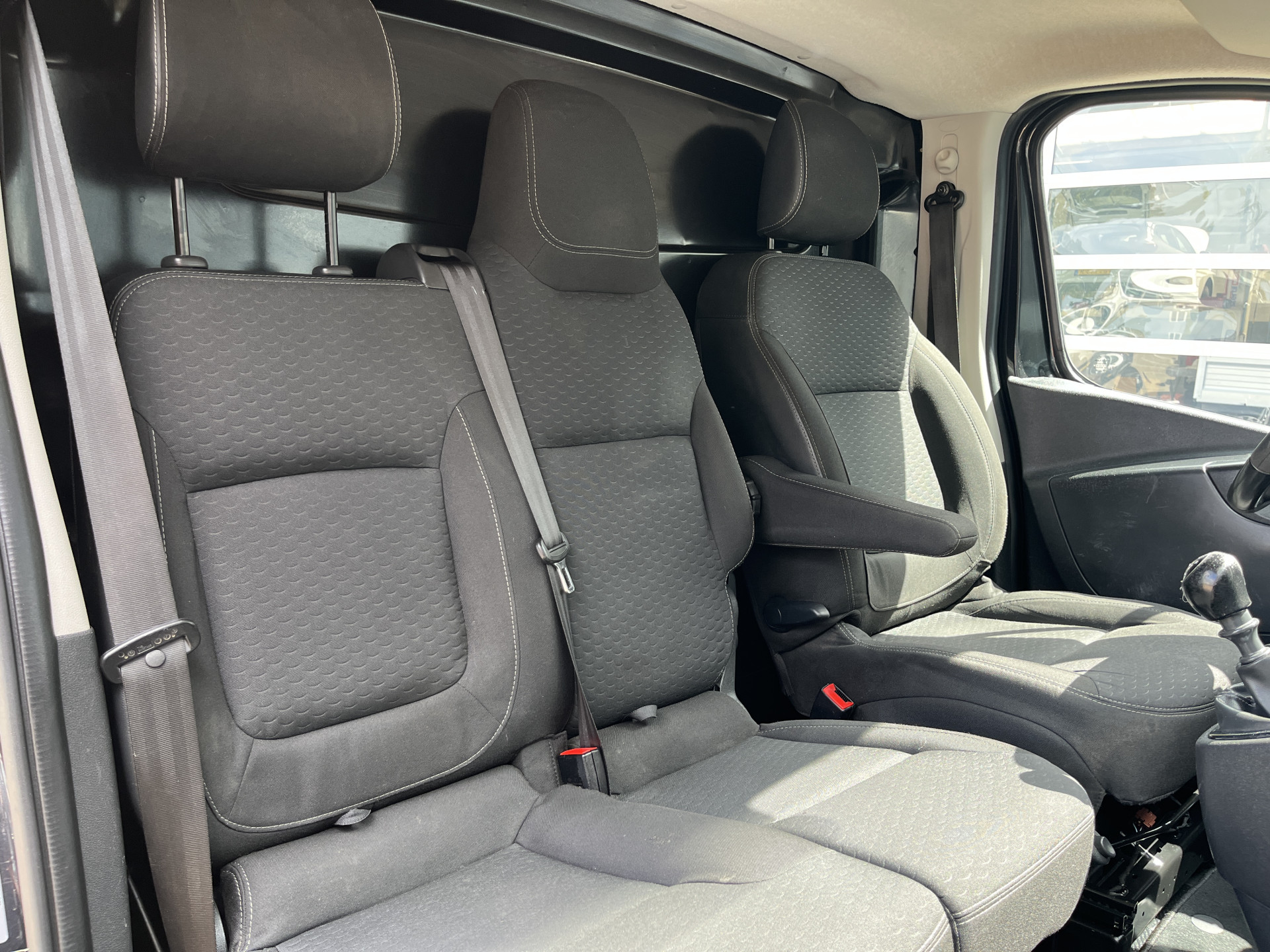 Foto van Opel Vivaro-b