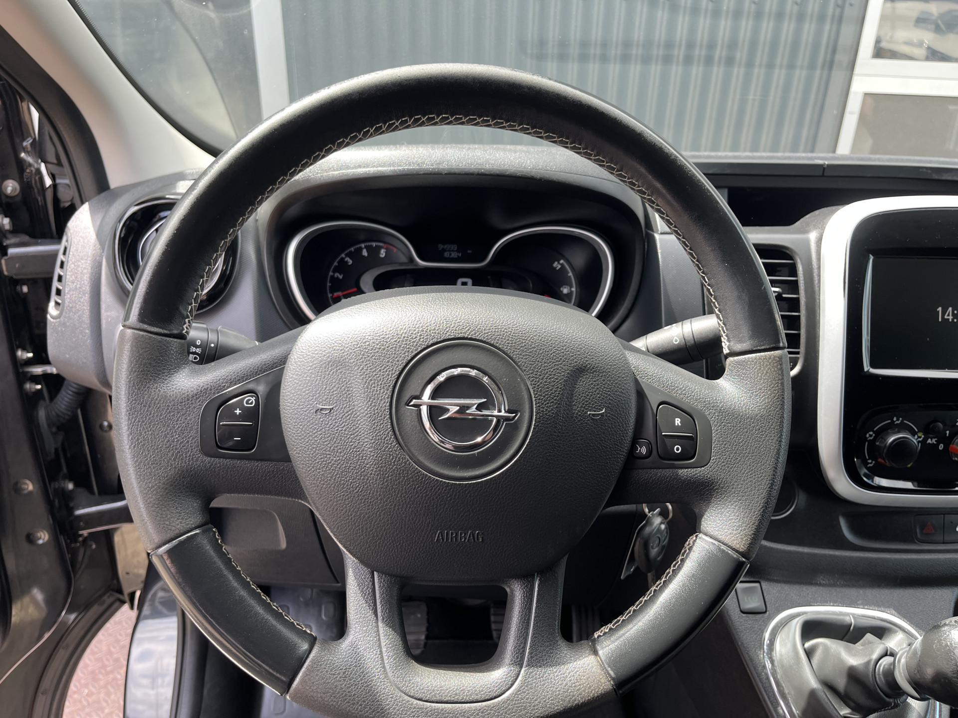 Foto van Opel Vivaro-b