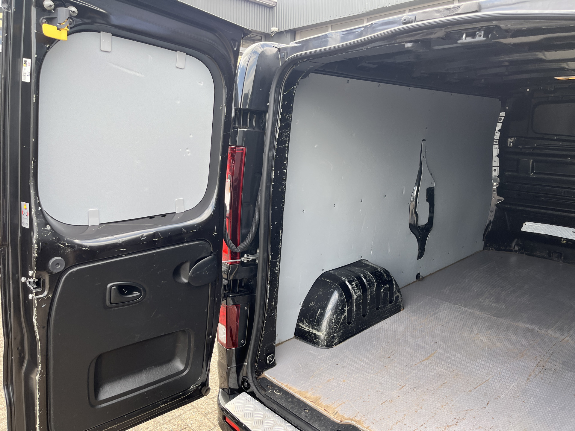 Foto van Opel Vivaro-b
