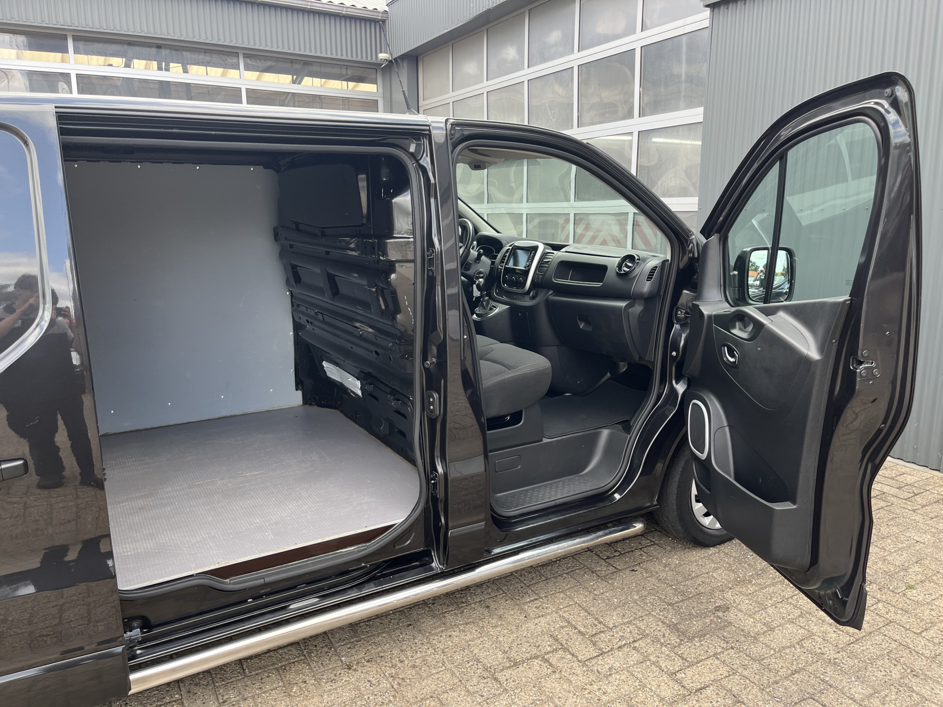 Foto van Opel Vivaro-b