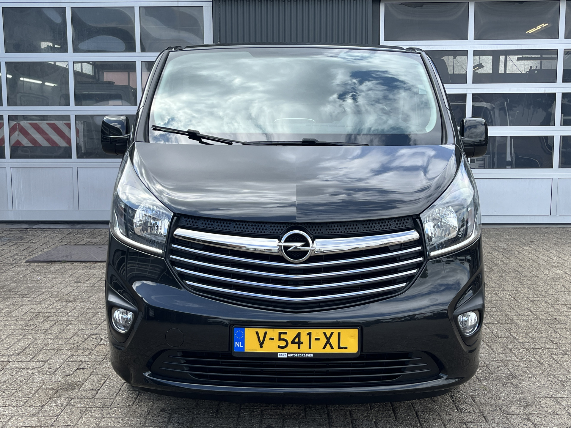 Foto van Opel Vivaro-b
