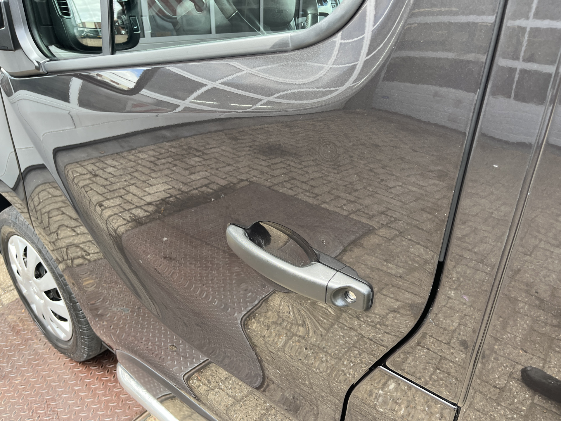 Foto van Opel Vivaro-b